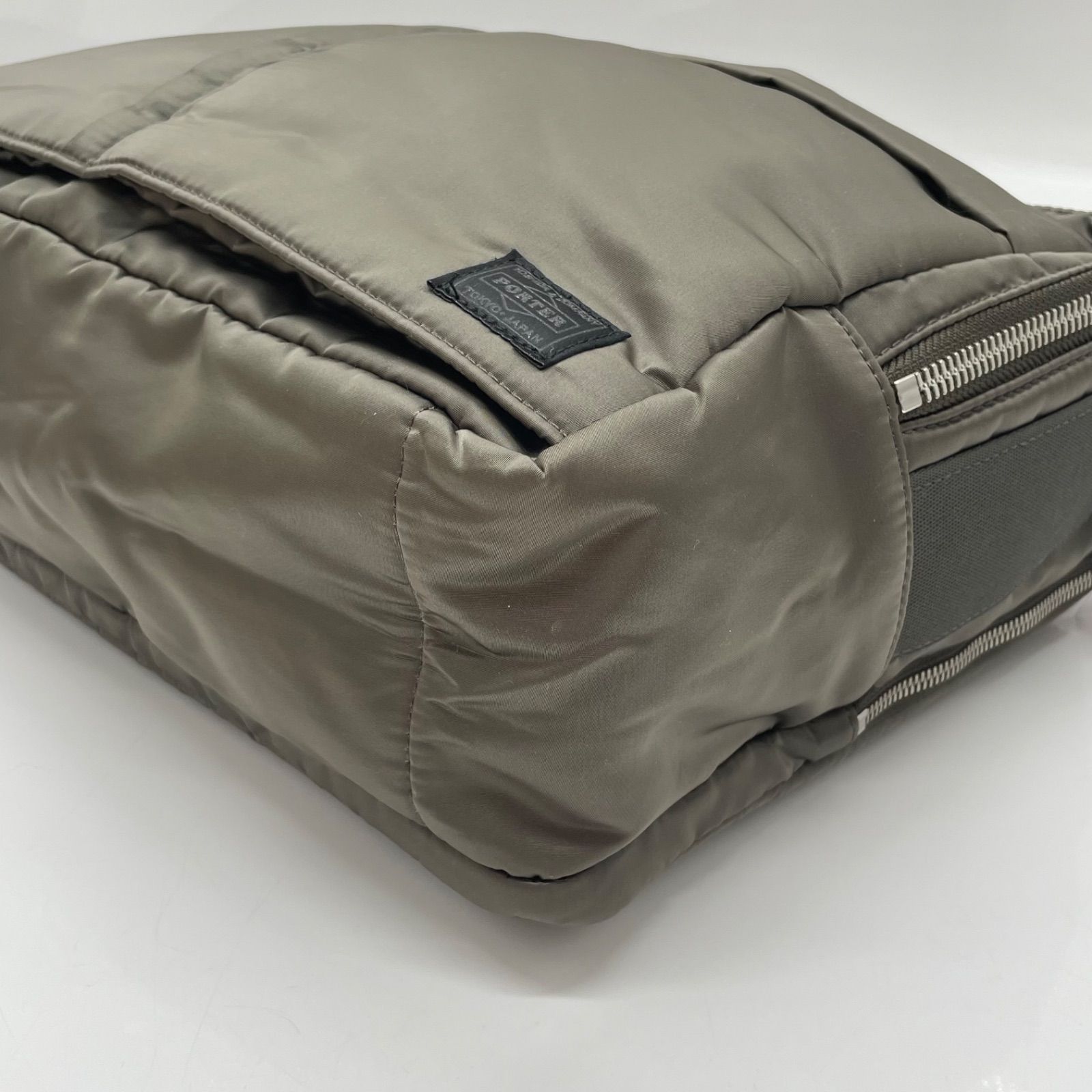 ナイロン カーキ