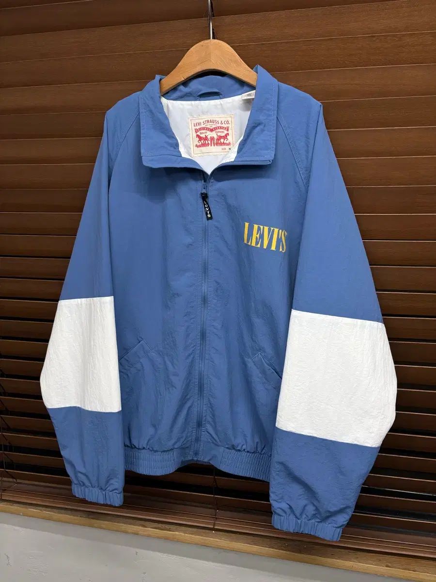 ウィンドブレーカー