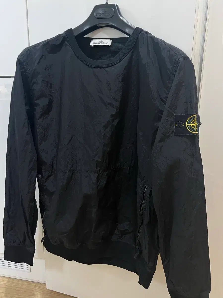 STONE ISLAND ブラックナイロン スウェットシャツ XL ほぼ
