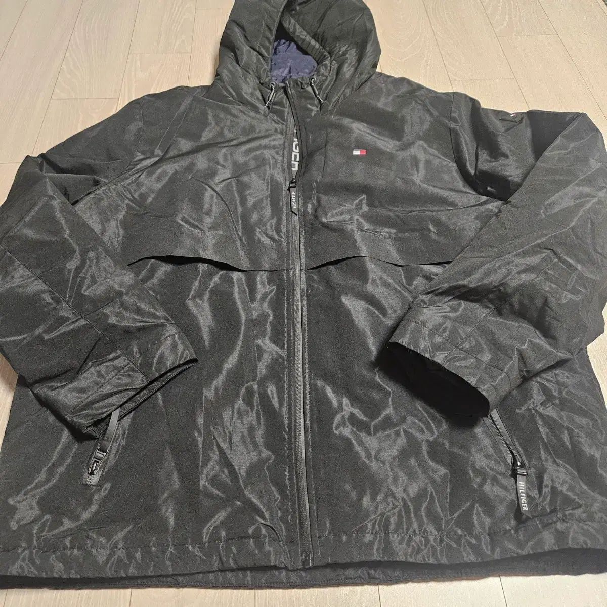 タミーヒルフィガー ブラック フード ウィンドブレーカー ジャケット 110
