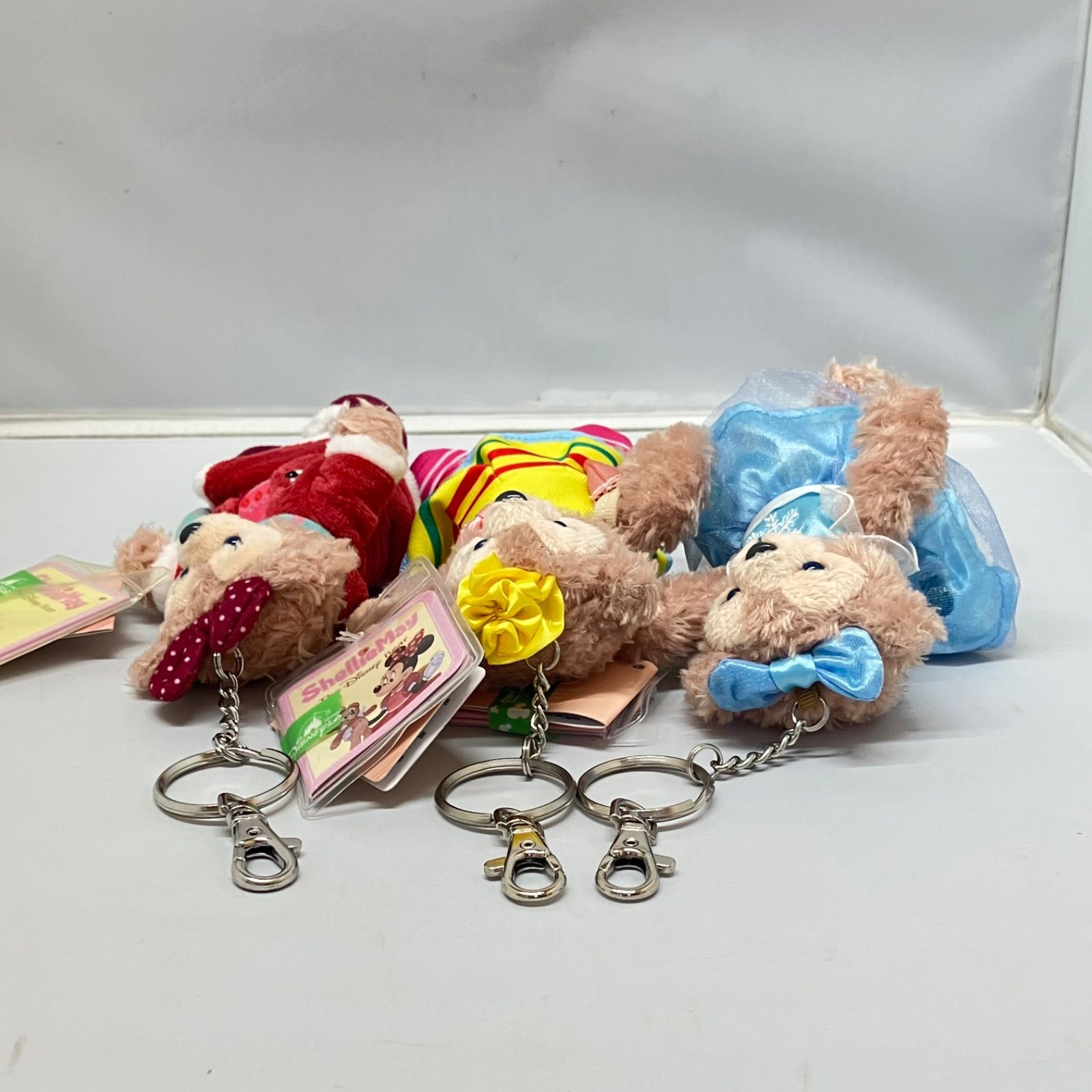 香港ディズニー（日本未発売）ぬいぐるみキーホルダー3点セット 新品・タグ付き】香港ディズニー ぬいぐるみキーホルダー 3点 シェリー