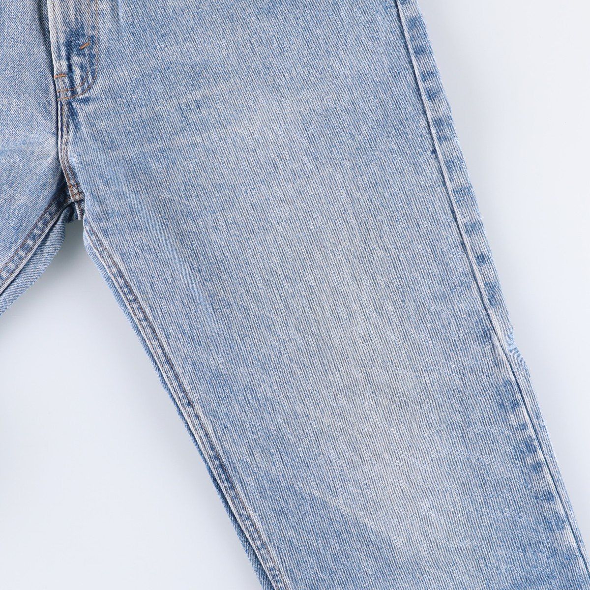 テーパードデニムパンツ