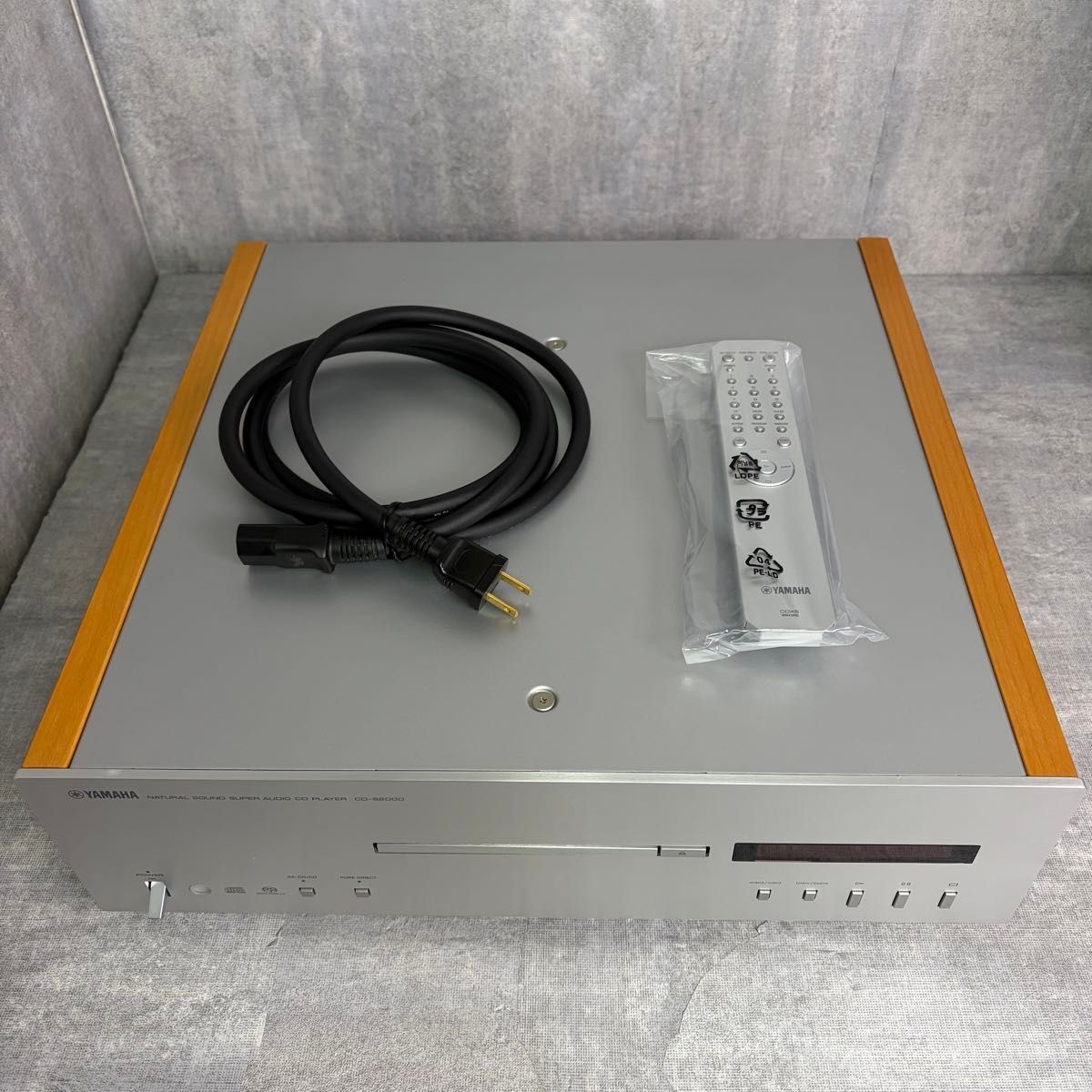 外装 YAMAHA ヤマハ CDプレーヤー CD S 2000 シルバー SA CD対応 高音質モデル リモコン付き