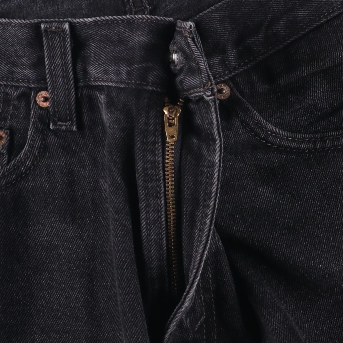 テーパードデニムパンツ