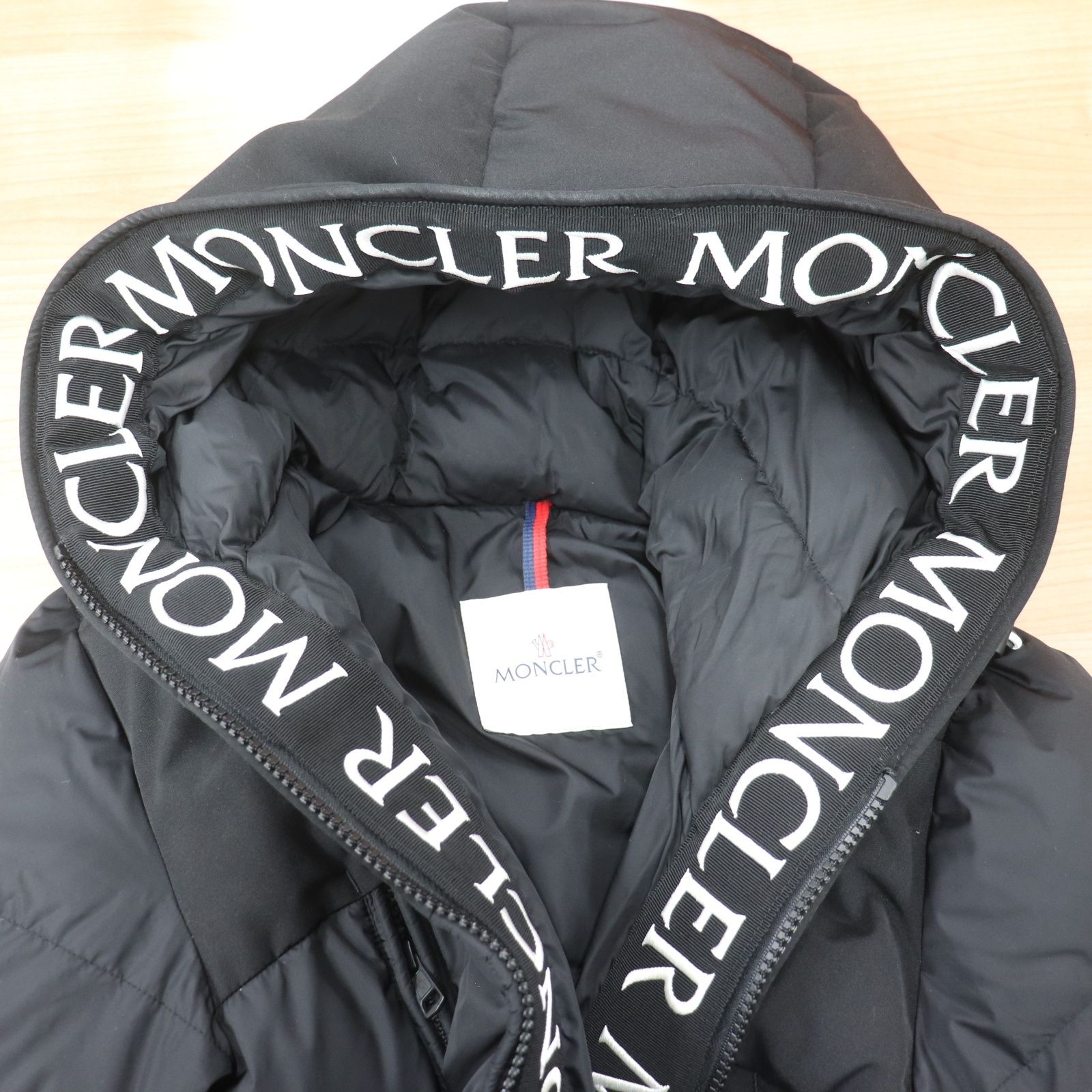 IT5YM98XS9HN 美品 国内正規品 MONCLER モンクレール サイズ2 MONTCLA