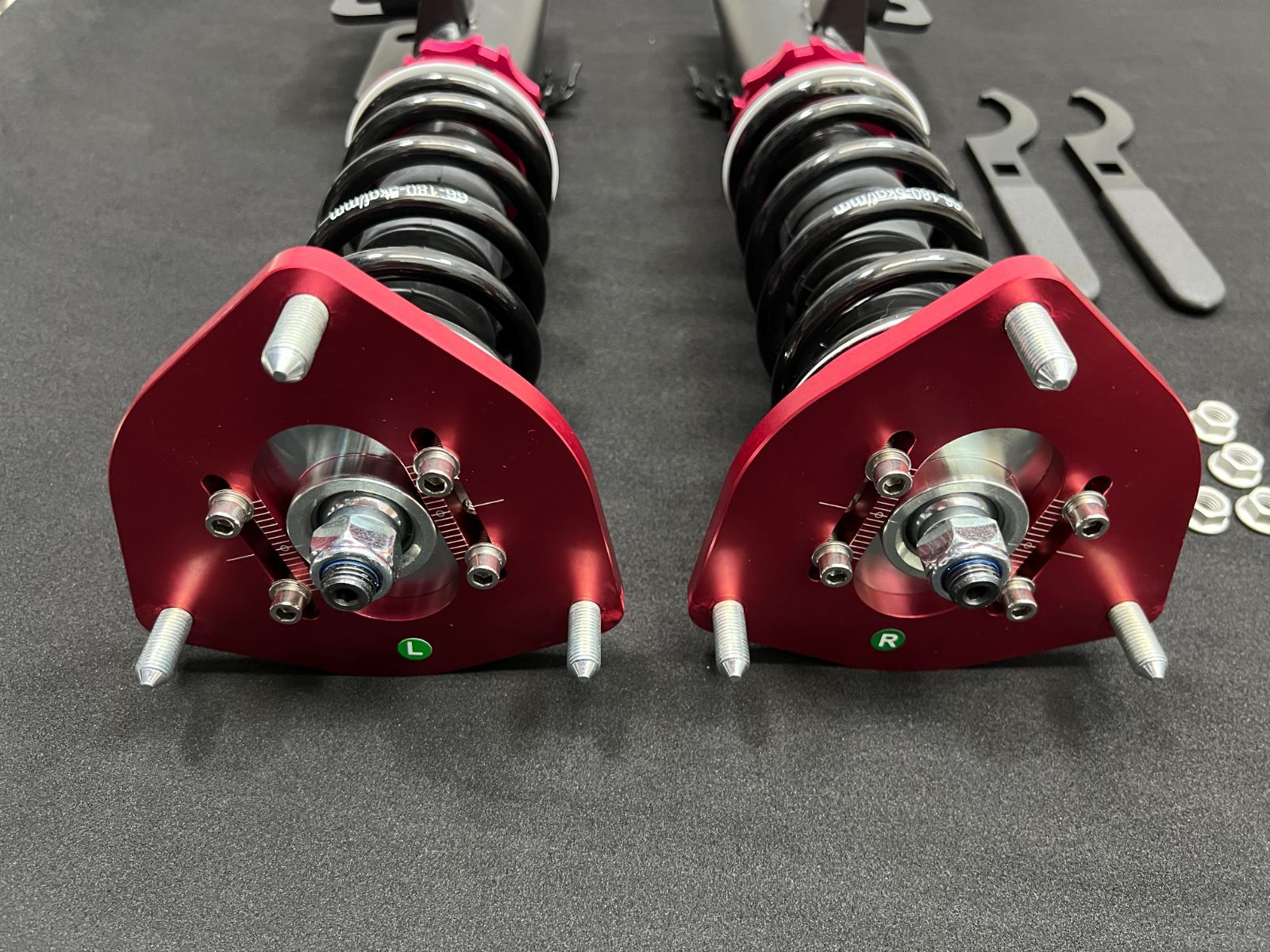 ☆新品☆送料無料！ 30 プリウス フロントのみ左右セット ピロアッパー