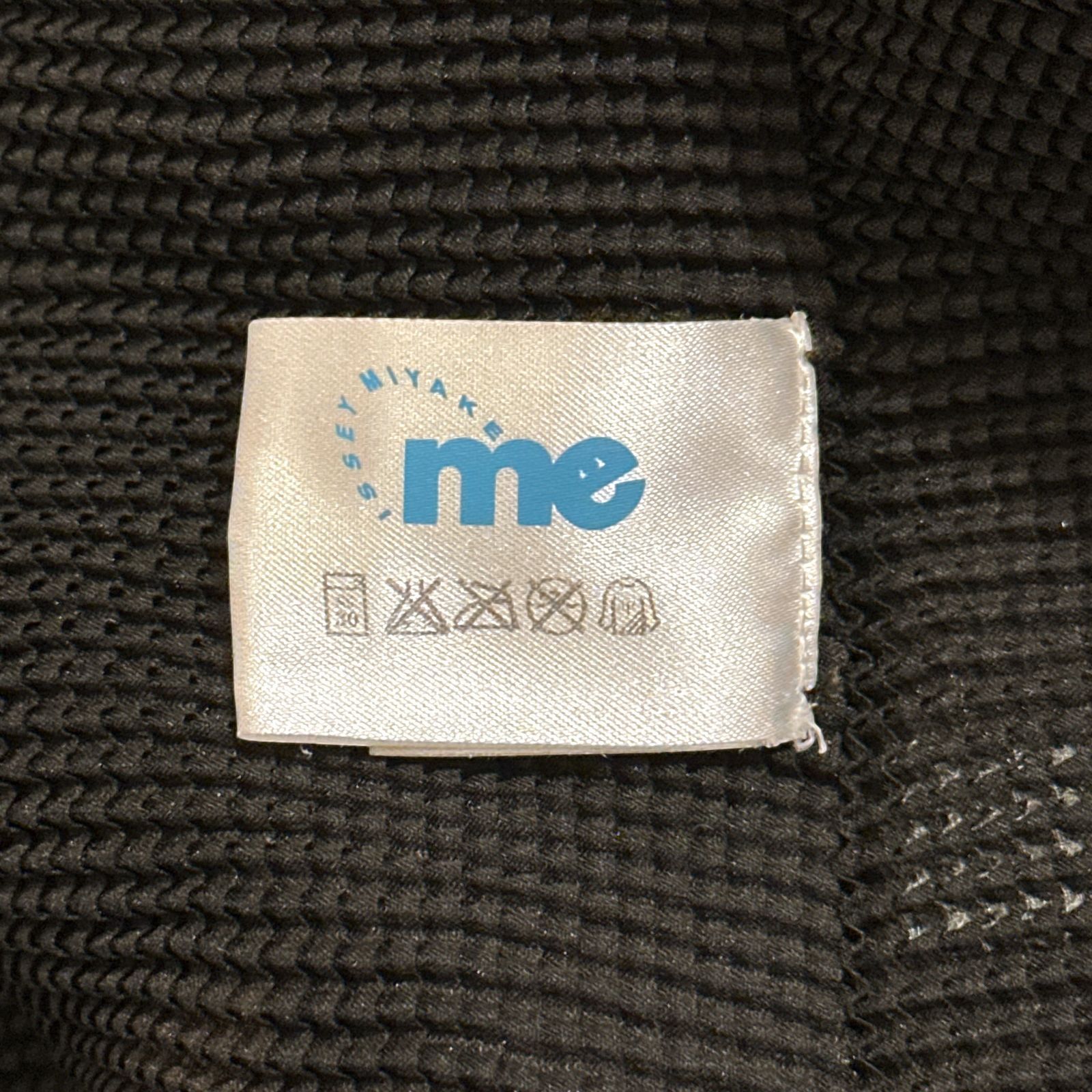 ISSEY MIYAKE me ノースリーブシャツ 黒 サイズフリー HR 0710 リピーター多 タンクトップ 