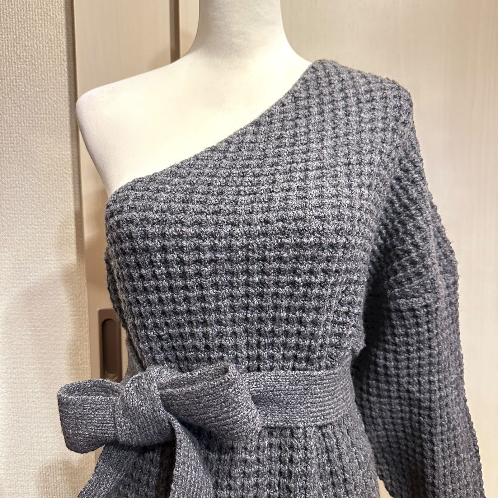 BLACK BY MOUSSY ワンショルセーターワンピース 紐付き グレー サイズフリー HR 0714