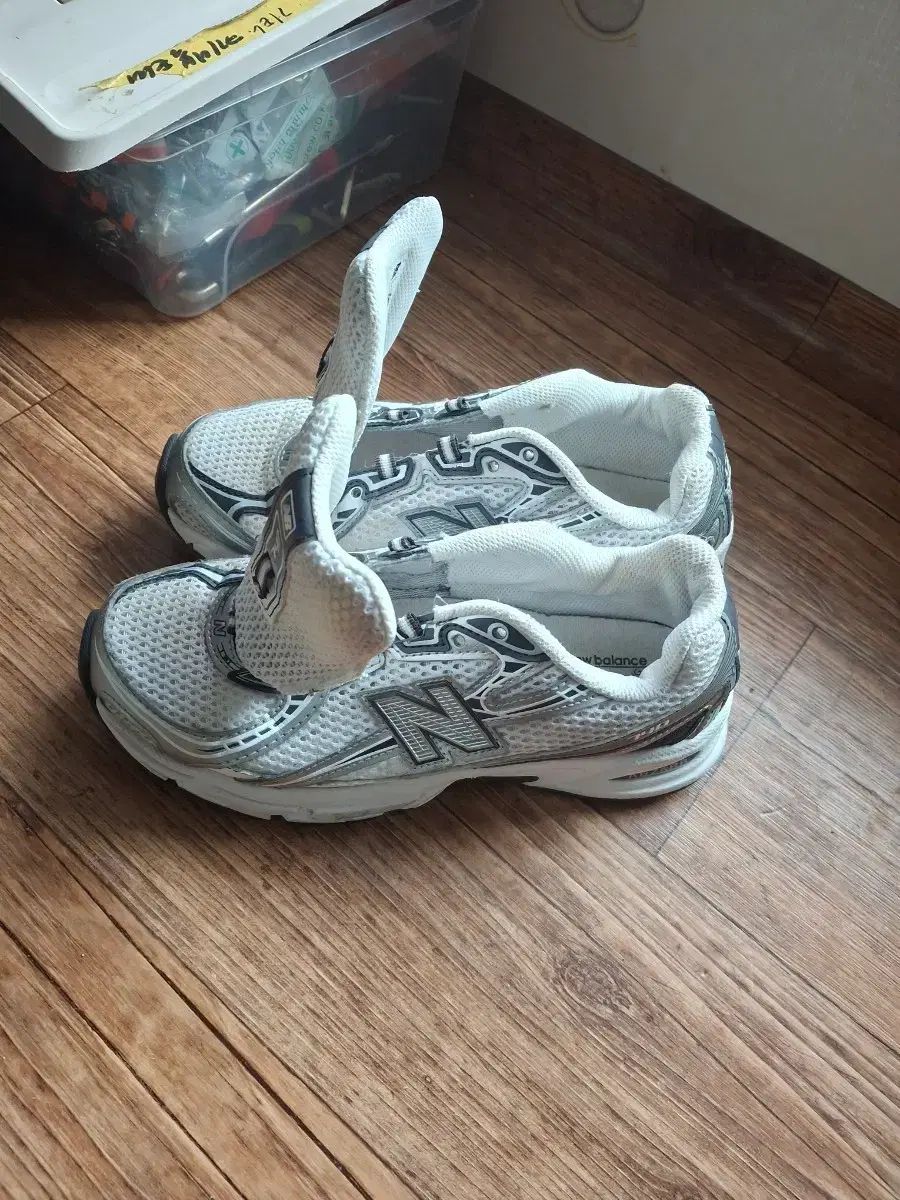 ニュー ンス 白|シルバー スニーカー