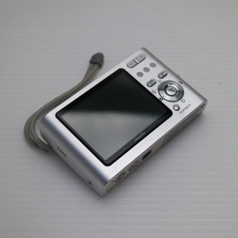 美品✨　FinePix z2 コンパクトデジタルカメラ　シルバー　送料無料！ 美品 FinePix Z2 シルバー 即日発送 FUJIFILM デジカメ デジタルカメラ