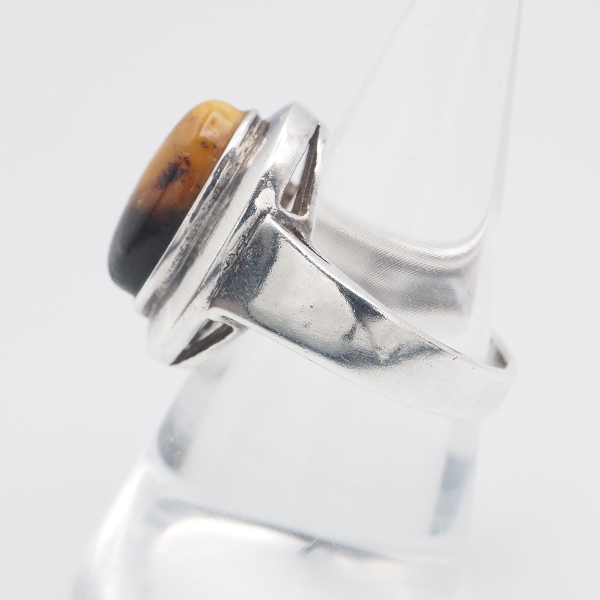 今月取り下げにつき最終SALE❗️シルバー製琥珀リング　ヴィンテージ J353 琥珀 コハク アンバー リング デザイン シルバー 指輪