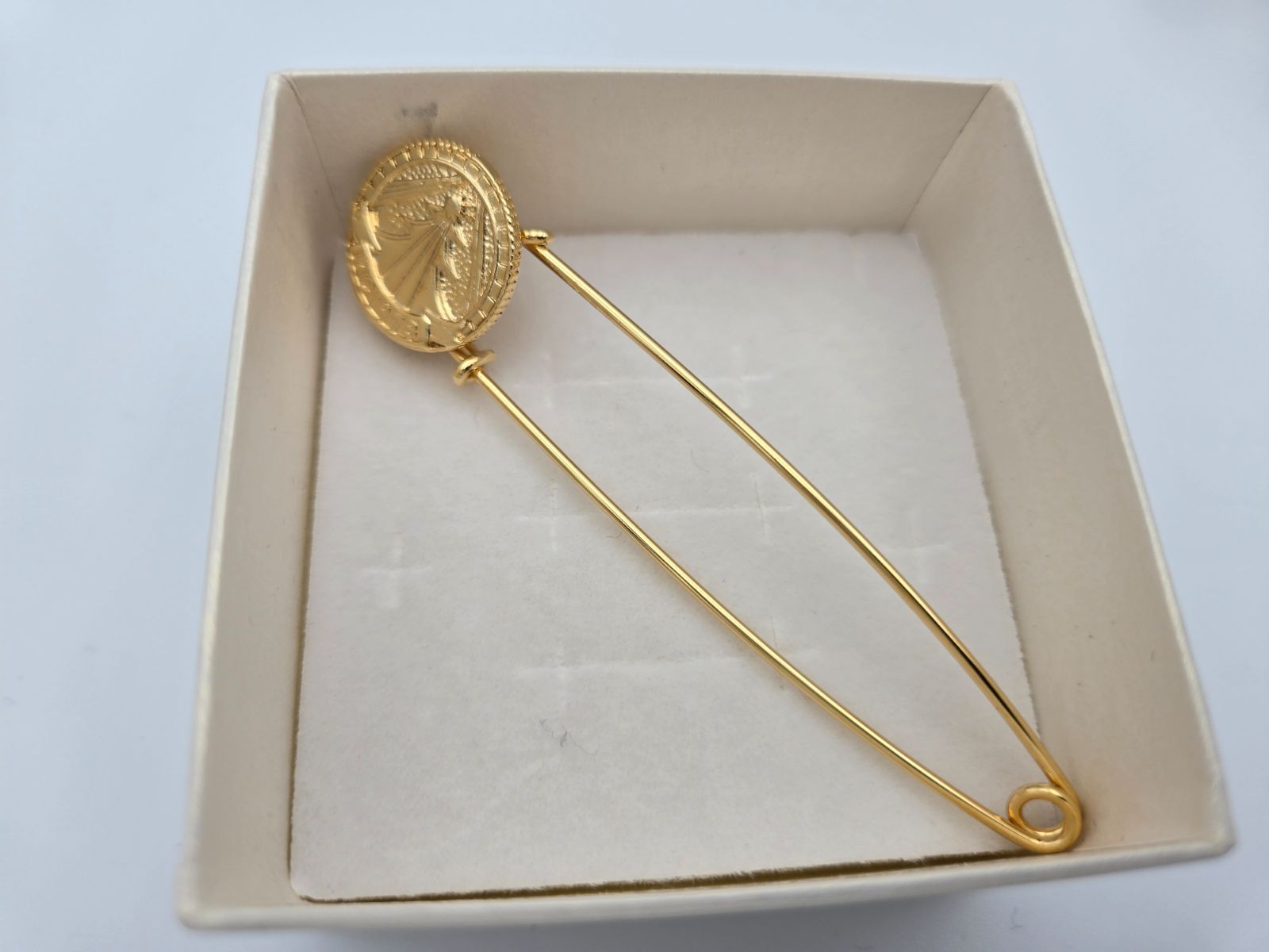 No.S11 【箱付き・未使用】TIGER & BUNNY 思い出のピンズ柄 ラペルピン