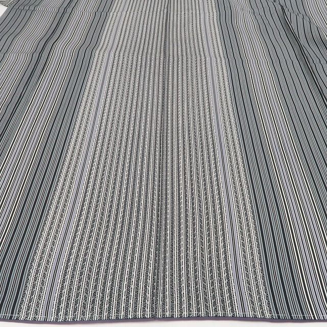 モノトーン縦縞小紋 正絹着物 ❁tomihisa❁新品 縦縞 モノトーン 着物 正絹 仕付け糸付“色味を抑え