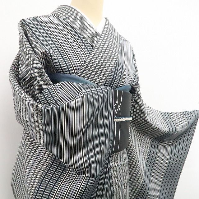 ❁tomihisa❁新品 縦縞 モノトーン 着物 正絹 仕付け糸付“色味を抑え