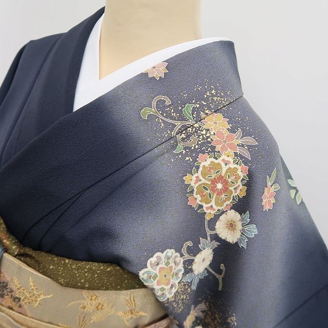 ❁tomihisa❁新品 金駒刺繍 落款 着物 正絹 仕付け糸付“歓びを歌い華を