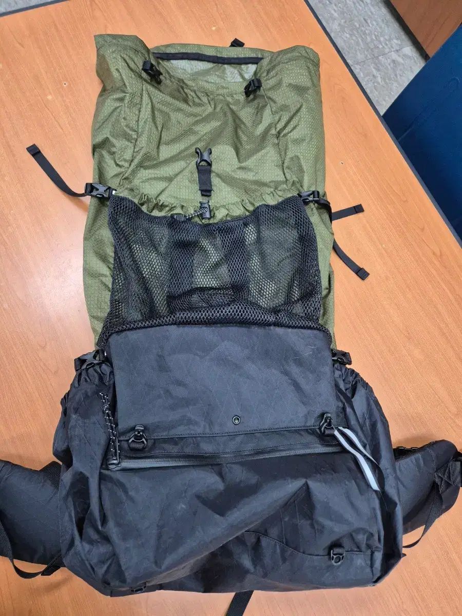 マウンテンローバー タールシアー 40 カーキ