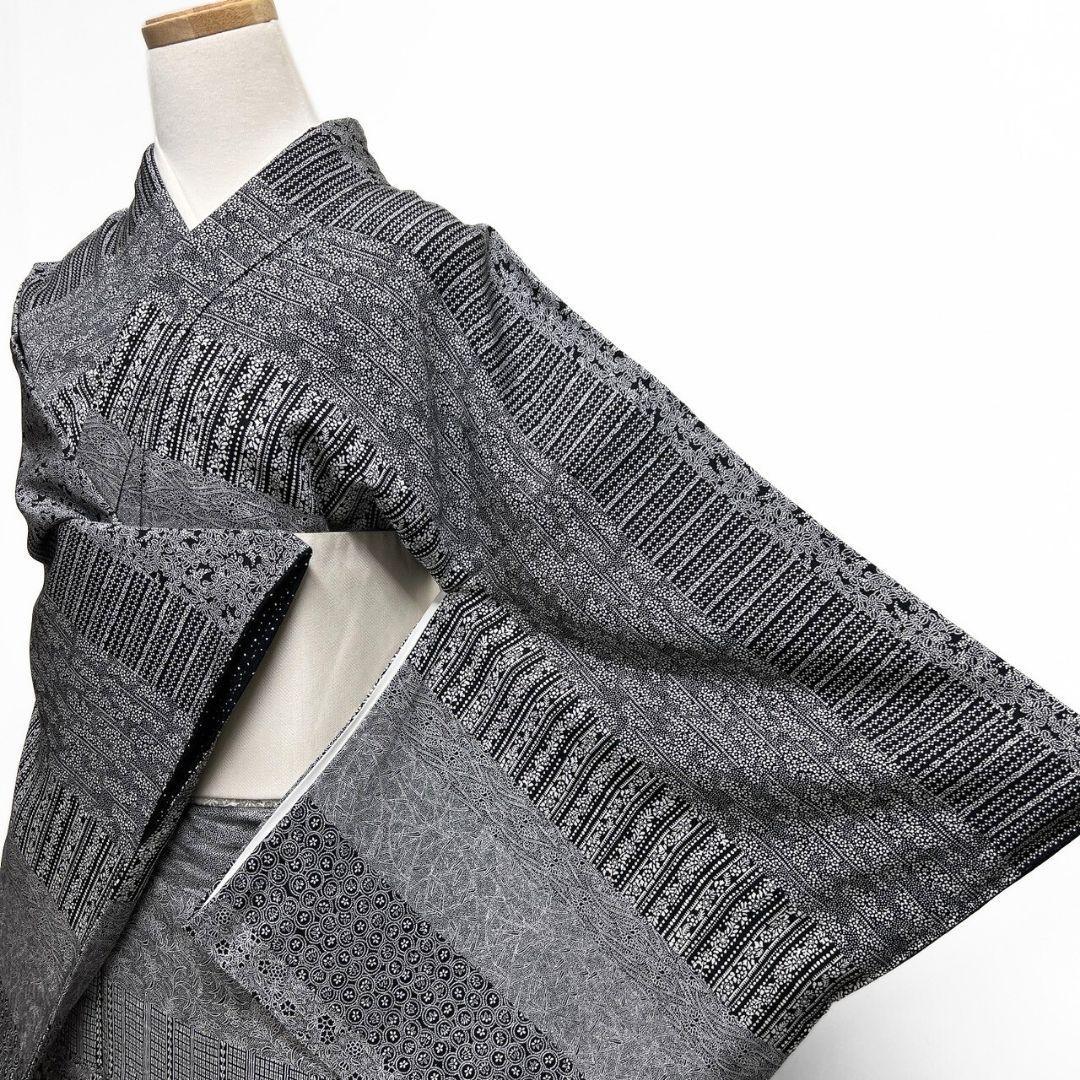 付け下げ 江戸小紋 雪輪 宝尽くし 花模様 モノトーン 着物 114 b p ms