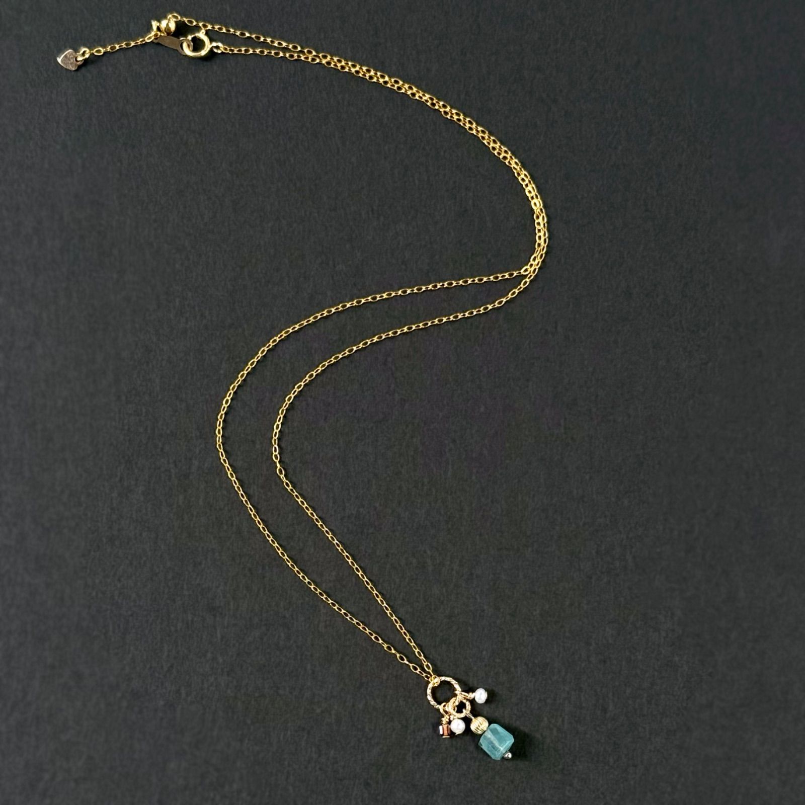 14kgf AAAグレード グランディディエライトチャームのプチネックレス