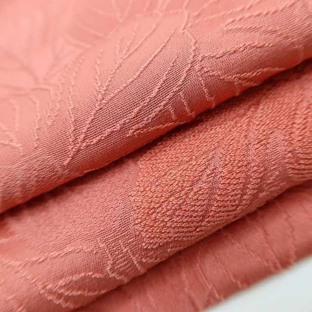 着物 落ち葉の絨毯を歩いているような赤丹色の魔法