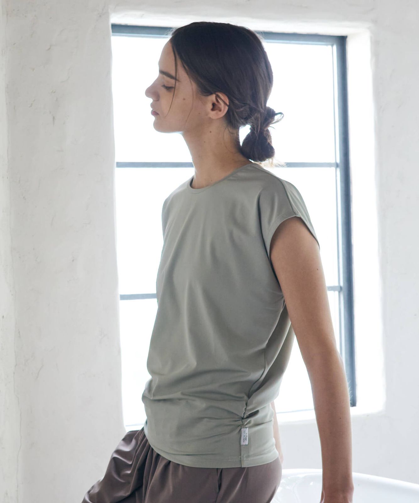 フレンチスリーブトップス b