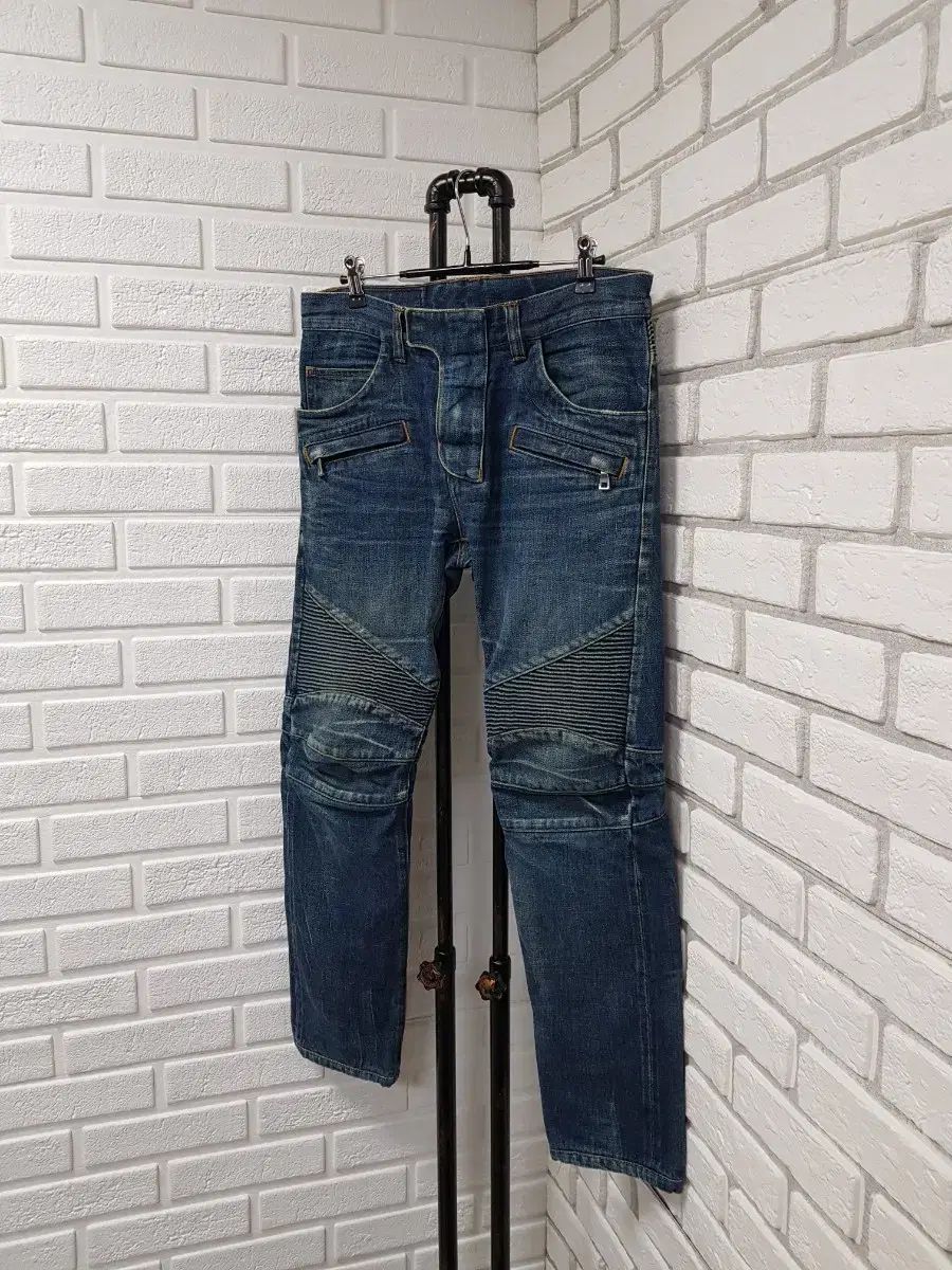 極美品　正規品　バルマンBALMAINバイカーデニム　size28 ブルー 極美品 正規品 バルマンBALMAINバイカーデニム size28 ブルー 【公式通販】