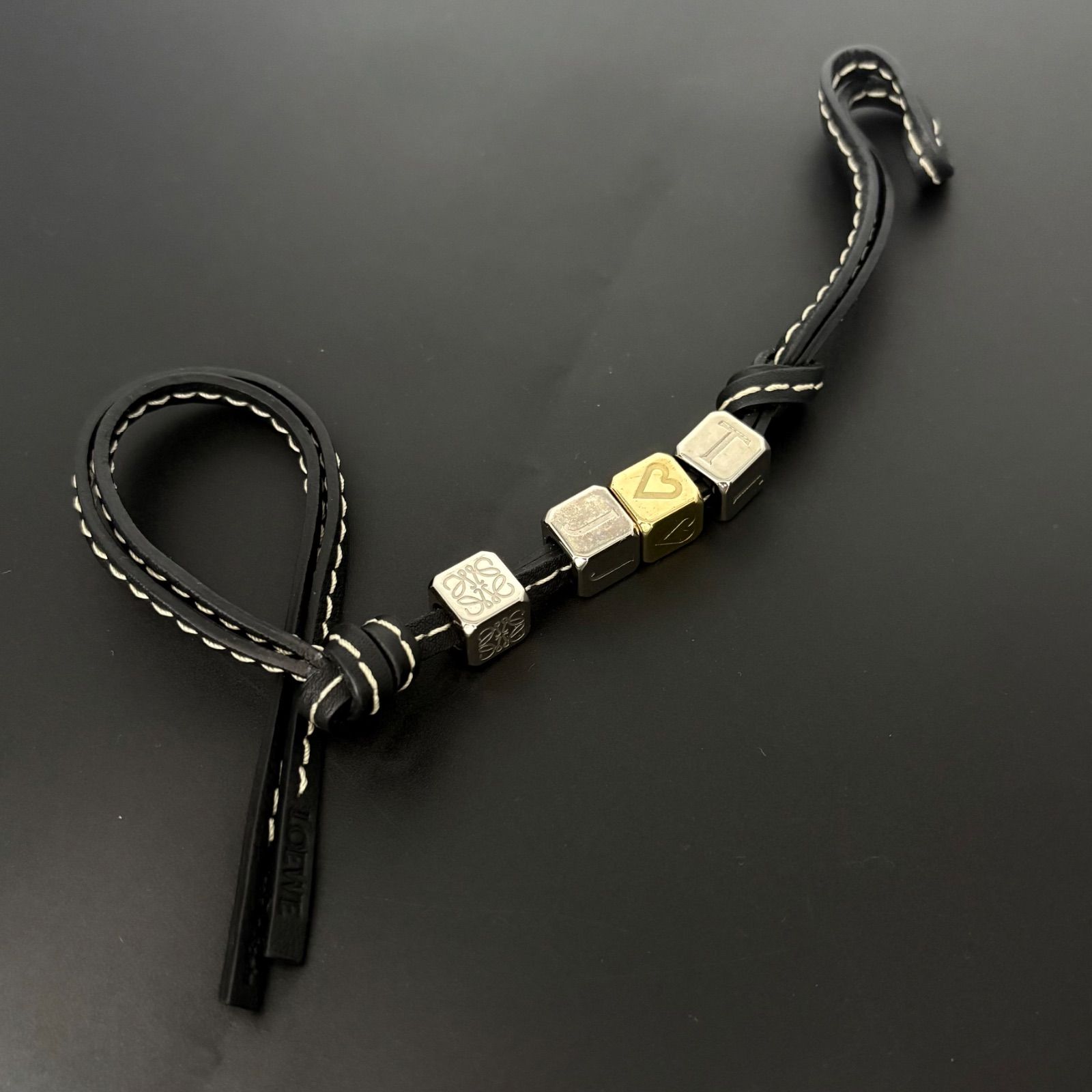美品 ロエベ LOEWE パーソナル レザー チャーム ロゴ ダイス キューブ