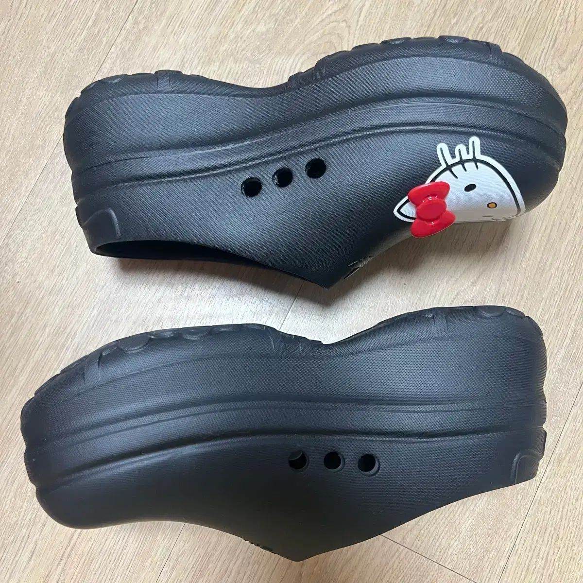  アディダス x ハローキティ アディフォーム ミュール w 235 サンダル サンダル ミュール