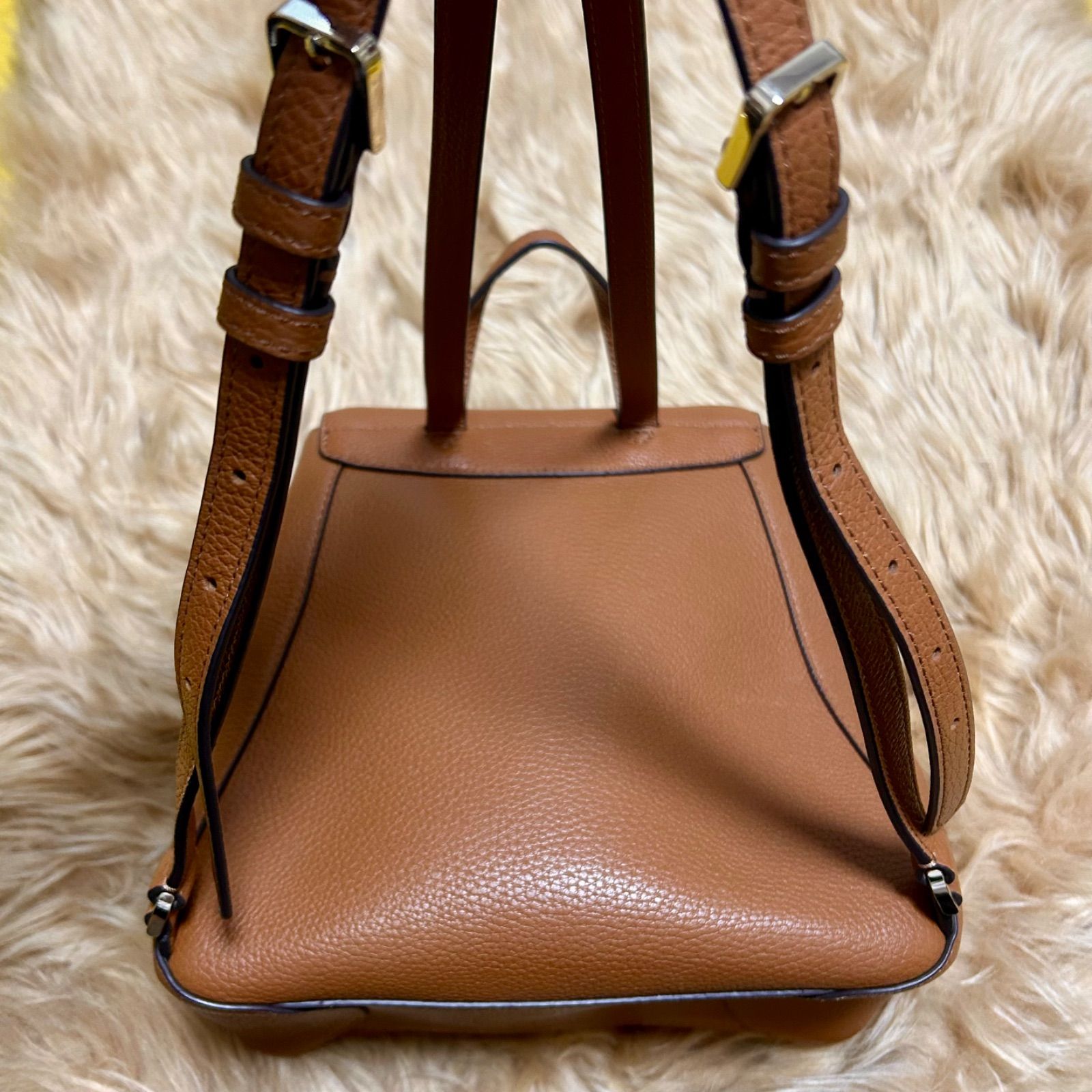 美品】ケイトスペード kate spade レイラミディアムフラップバック 