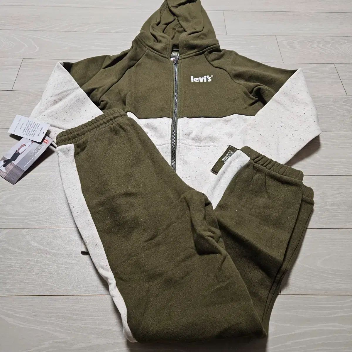 i*6様 HTC ピーナッツ スティングレイ スタッズベルト 32