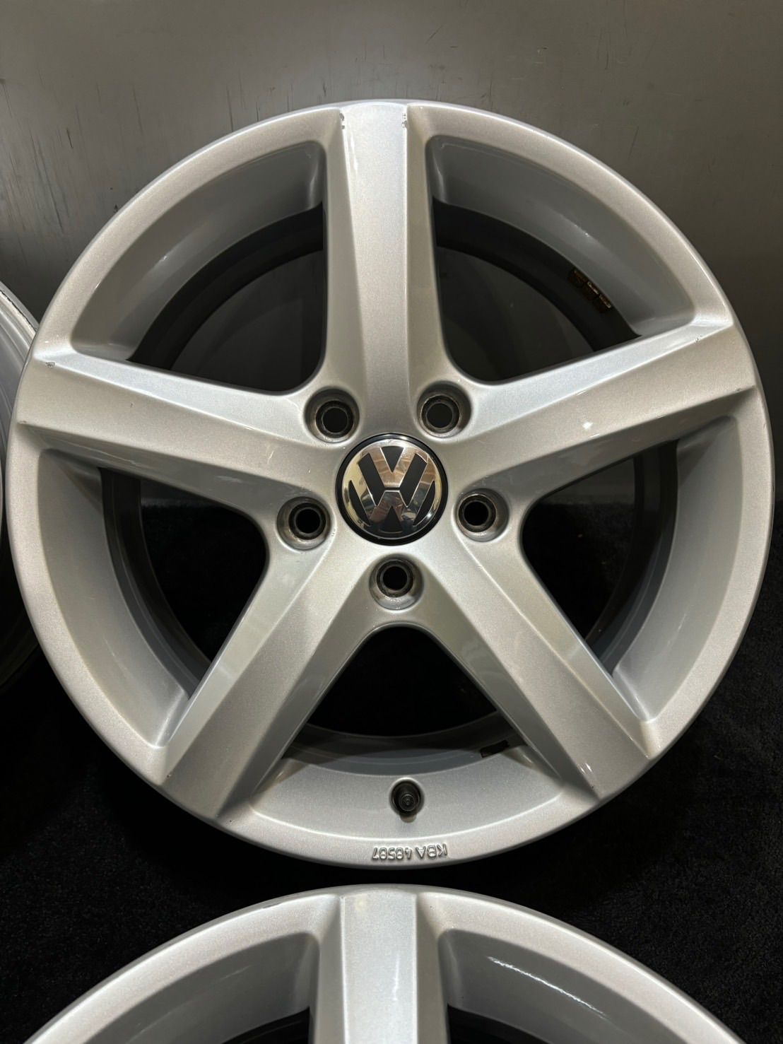  VW 16インチ 6 5 J 42 112 H アルミホイール 4本 ビートル パサート 1 K 923 16インチ ホイール