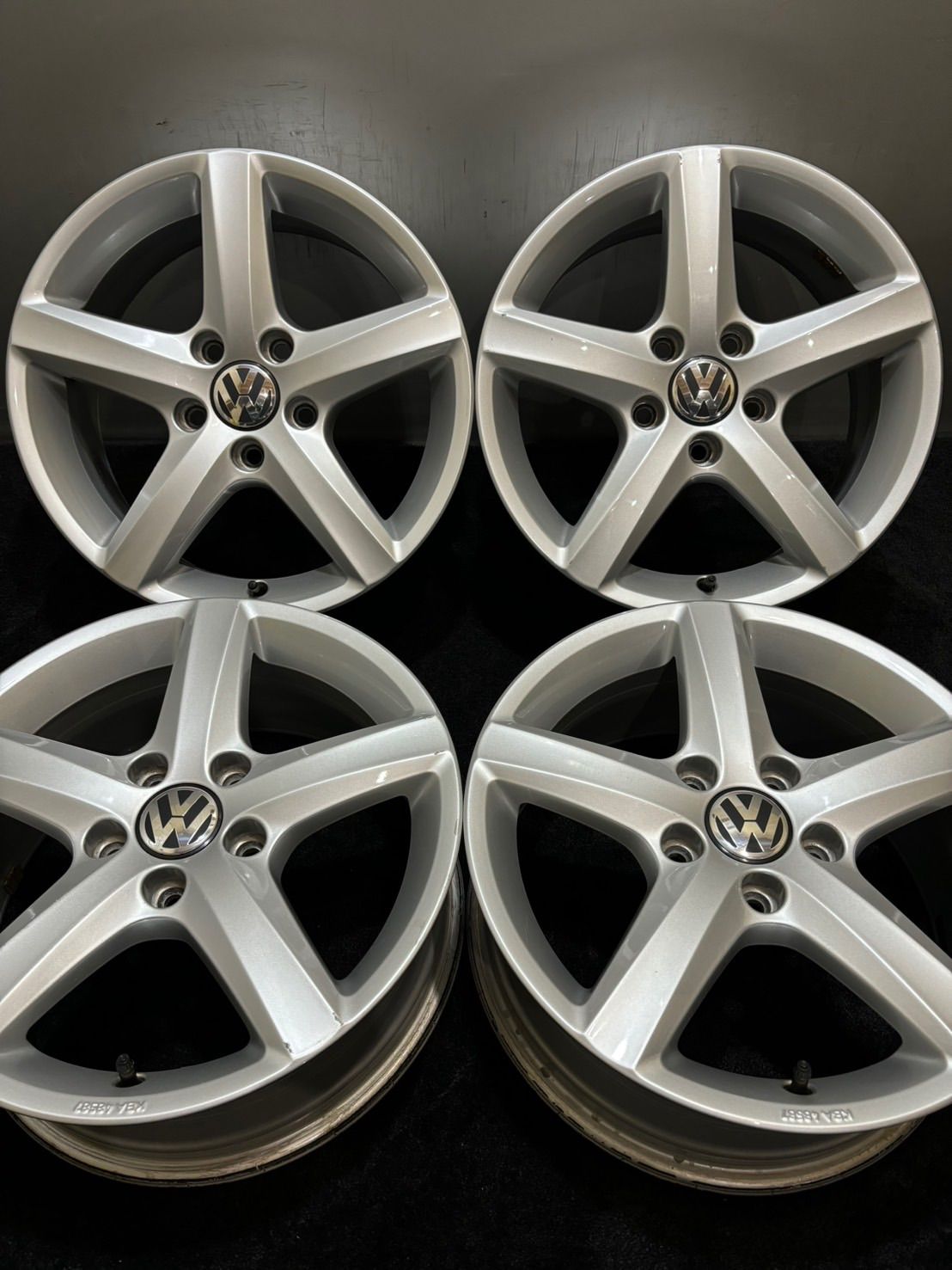 VW 16インチ 6 5 J 42 112 H アルミホイール 4本 ビートル パサート 1 K 923