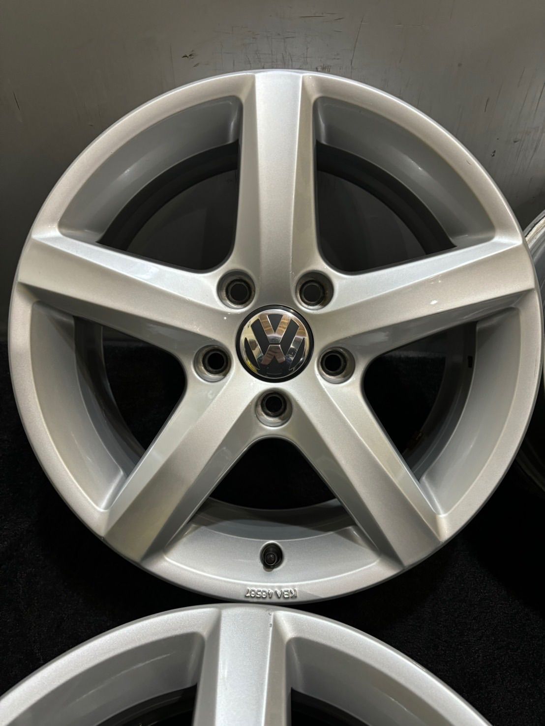 VW 16インチ 6 5 J 42 112 H アルミホイール 4本 ビートル パサート 1 K 923