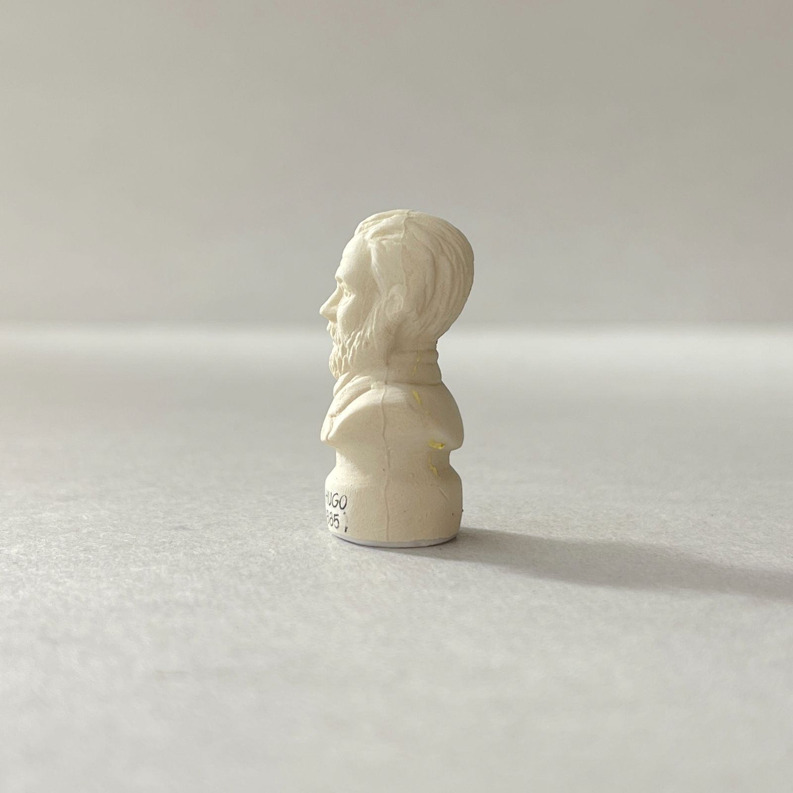 フェーヴ ヴィクトル・ユーゴー 作家・音楽家の胸像 2004年 フランス