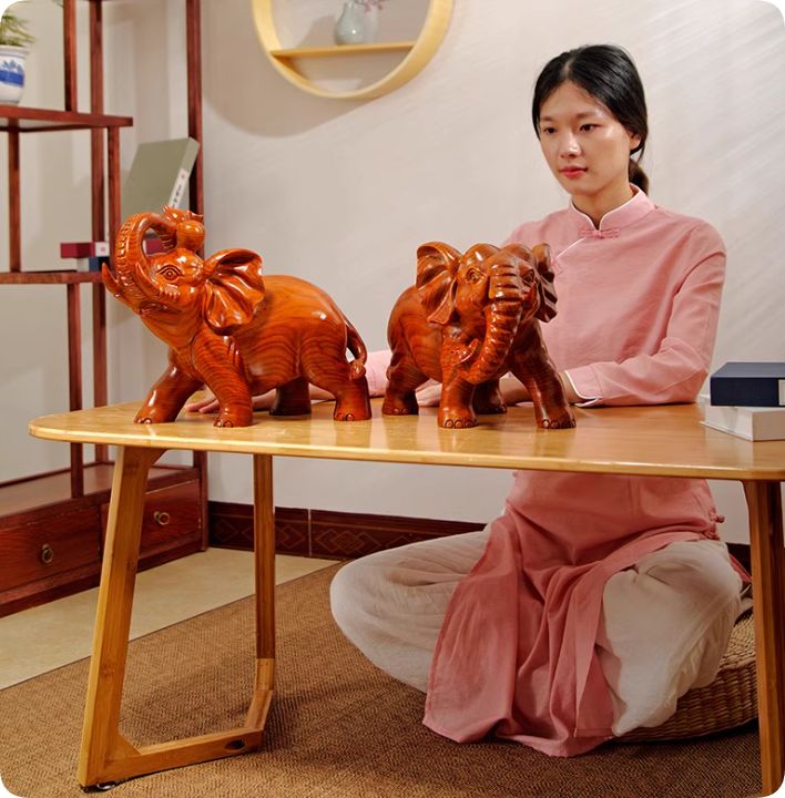 花梨の彫刻の象の置物は実木質の1対象の家の居間の玄関装飾品マホガニーの