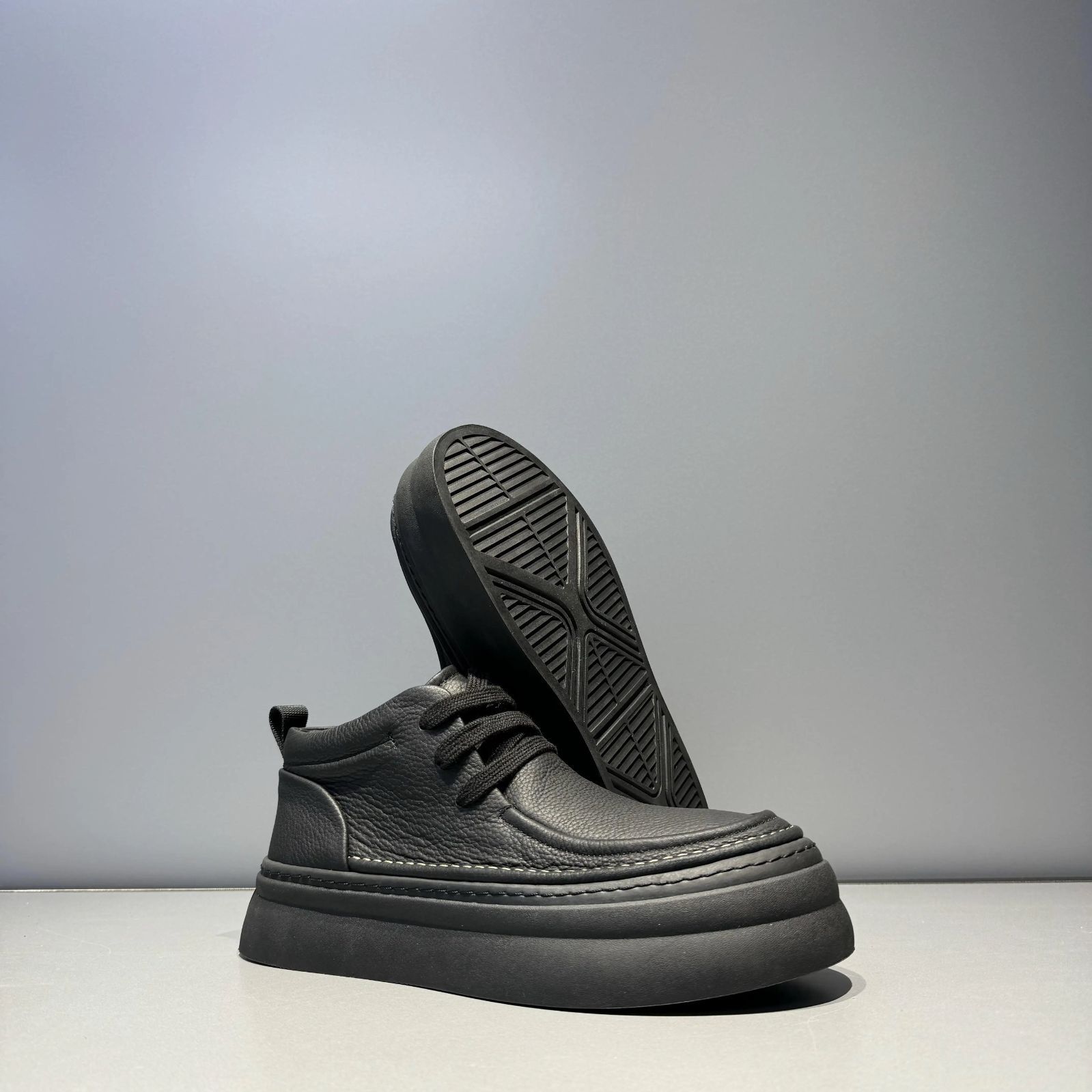 ハイカット本革スニーカー ブラックウォリアー風