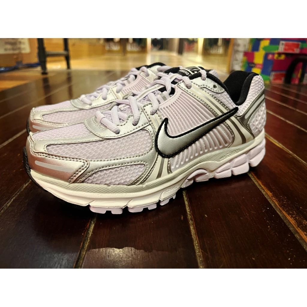 EST NIKE WMNS Zoom Vomero 5 ナイキ ウィメンズ ズーム ボメロ IB 7253 500