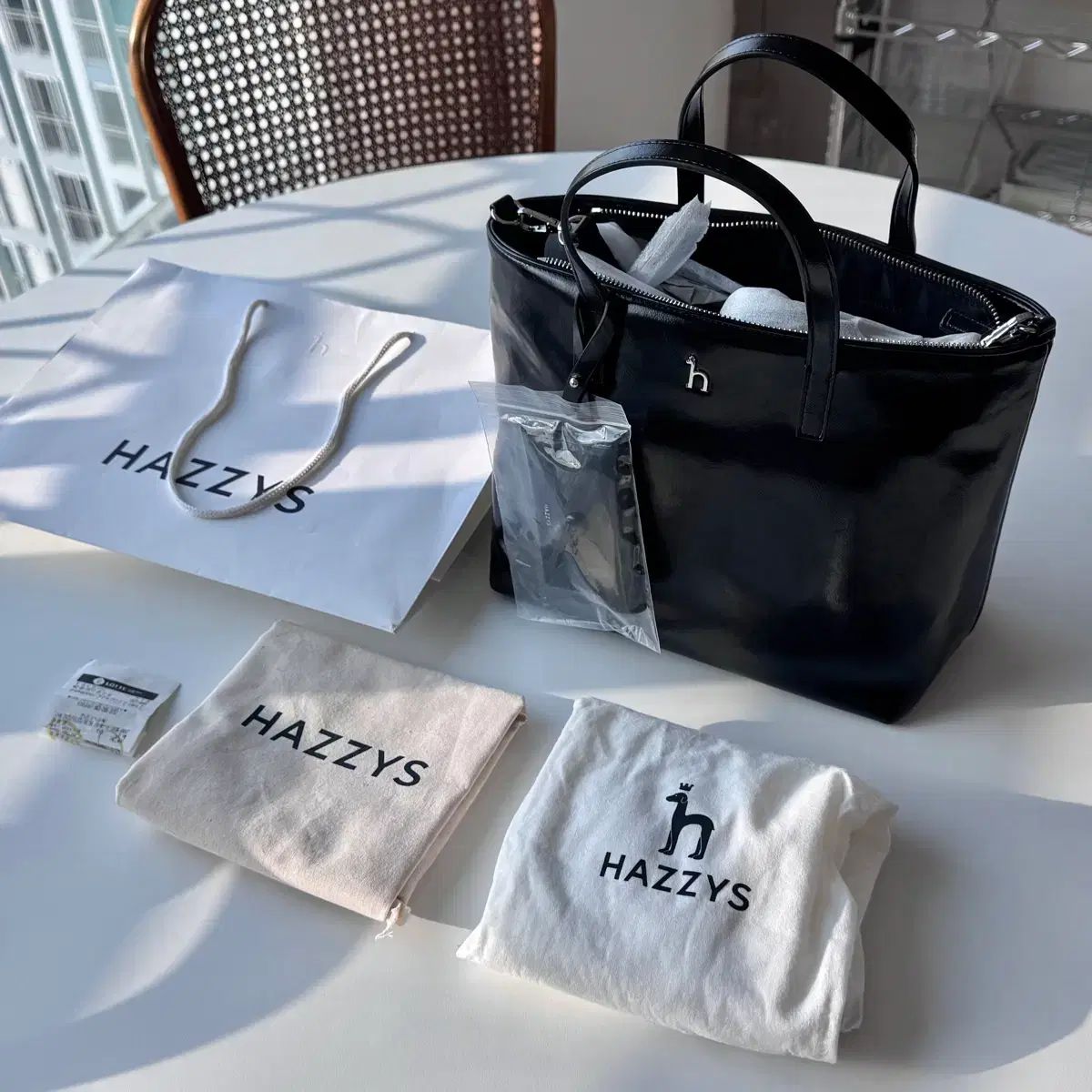 HAZZYS へジス ブラック トートバッグ + 節約 カードウォレット (未