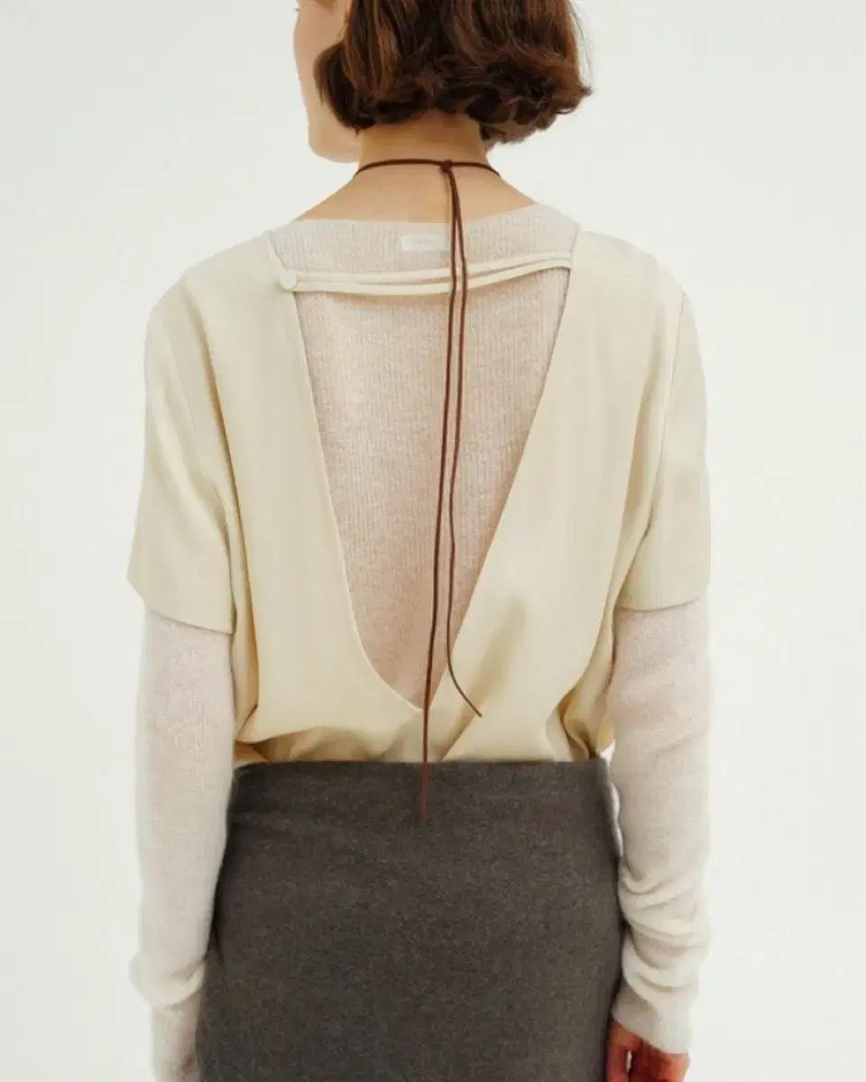 ウール ck Backless crepe blouse light beige