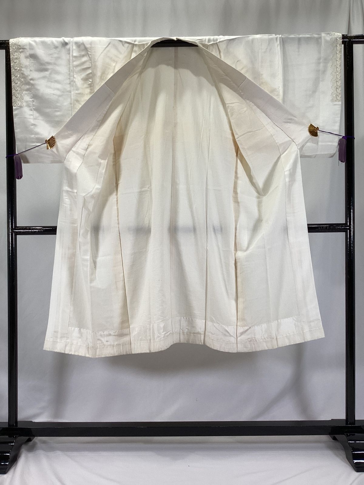 黒紋付＋長襦袢/美品/正絹/喪服/五つ紋/「下り藤」/半衿付/衿下ネームなし/仕立上がり/適応身長149～154㎝/6884 黒紋付＋長襦袢/美品/正絹/喪服/五つ紋/「下り藤」/半衿付/衿下ネーム