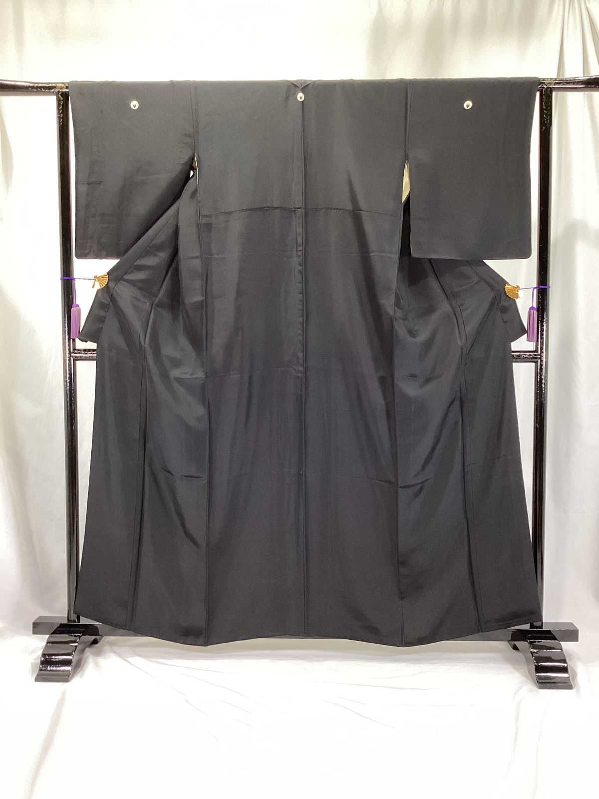 黒紋付＋長襦袢/美品/正絹/喪服/五つ紋/「下り藤」/半衿付/衿下ネームなし/仕立上がり/適応身長149～154㎝/6884 黒紋付＋長襦袢/美品/正絹/喪服/五つ紋/「下り藤」/半衿付/衿下ネーム
