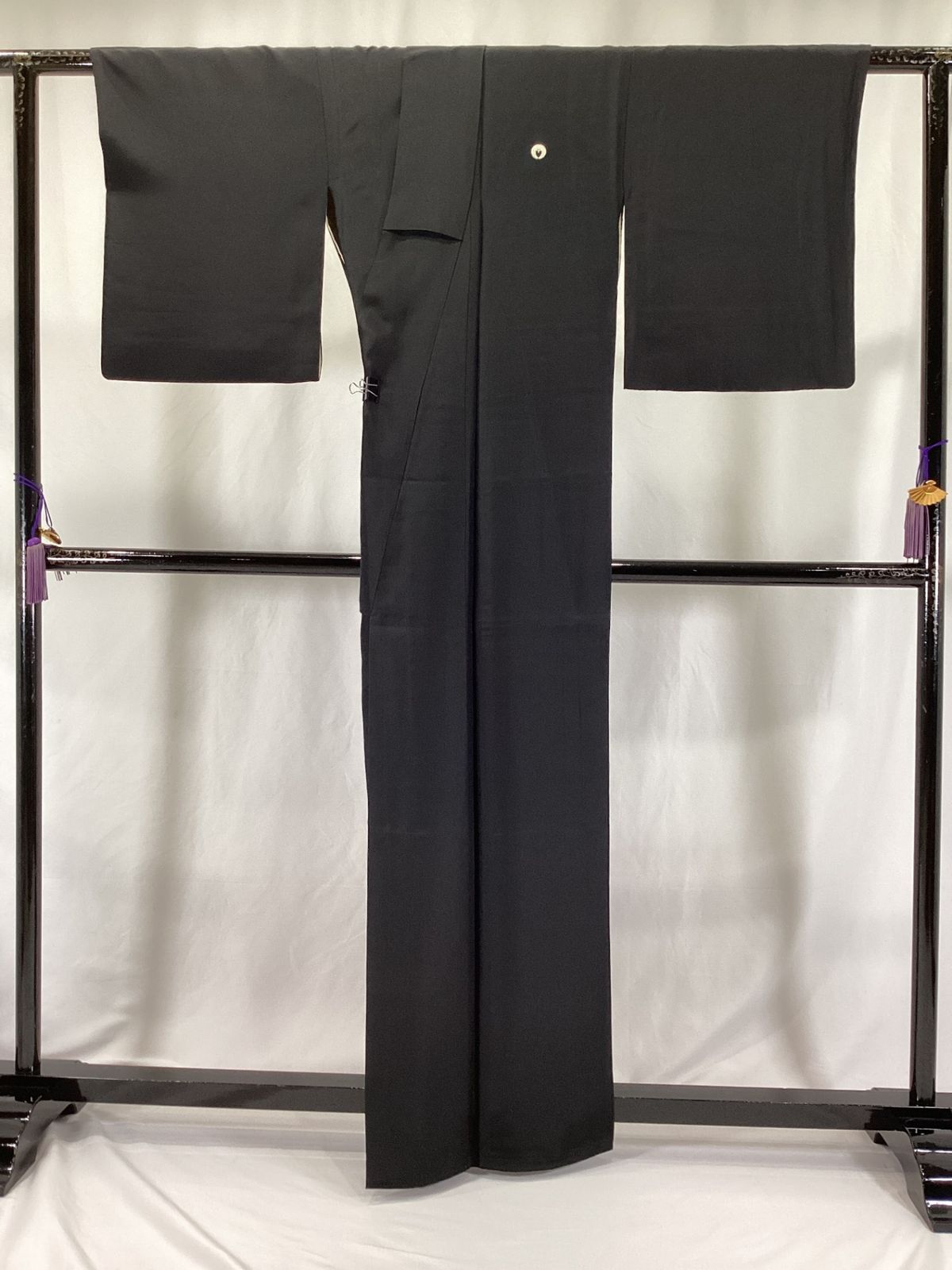 黒紋付＋長襦袢/美品/正絹/喪服/五つ紋/「下り藤」/半衿付/衿下ネームなし/仕立上がり/適応身長149～154㎝/6884 黒紋付＋長襦袢/美品/正絹/喪服/五つ紋/「下り藤」/半衿付/衿下ネーム
