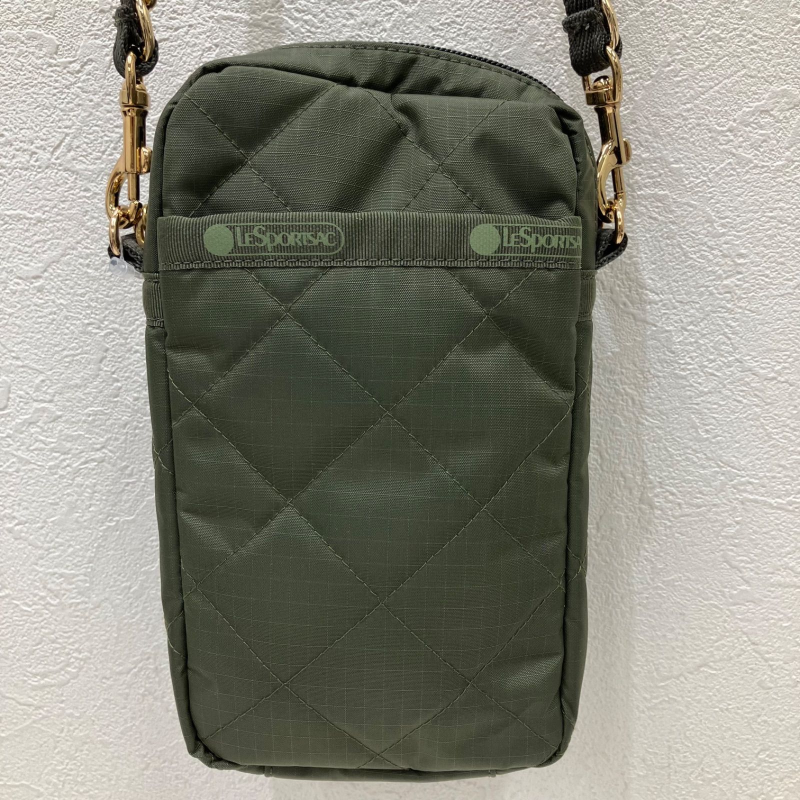 6618 LeSportsac レスポートサック ダークオリーブチェーンキルト CHAIN MINI PHONE CRSBODY チェーンミニフォンクロスボディ スマホショルダー ショルダーバッグ 小さめ ミニ キルティング カーキ オリーブ 品