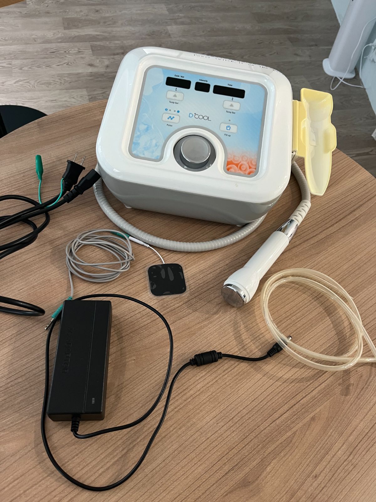 中古】D-cool 温冷美顔器 エレクトロポレーション 業務用美容機器 業務