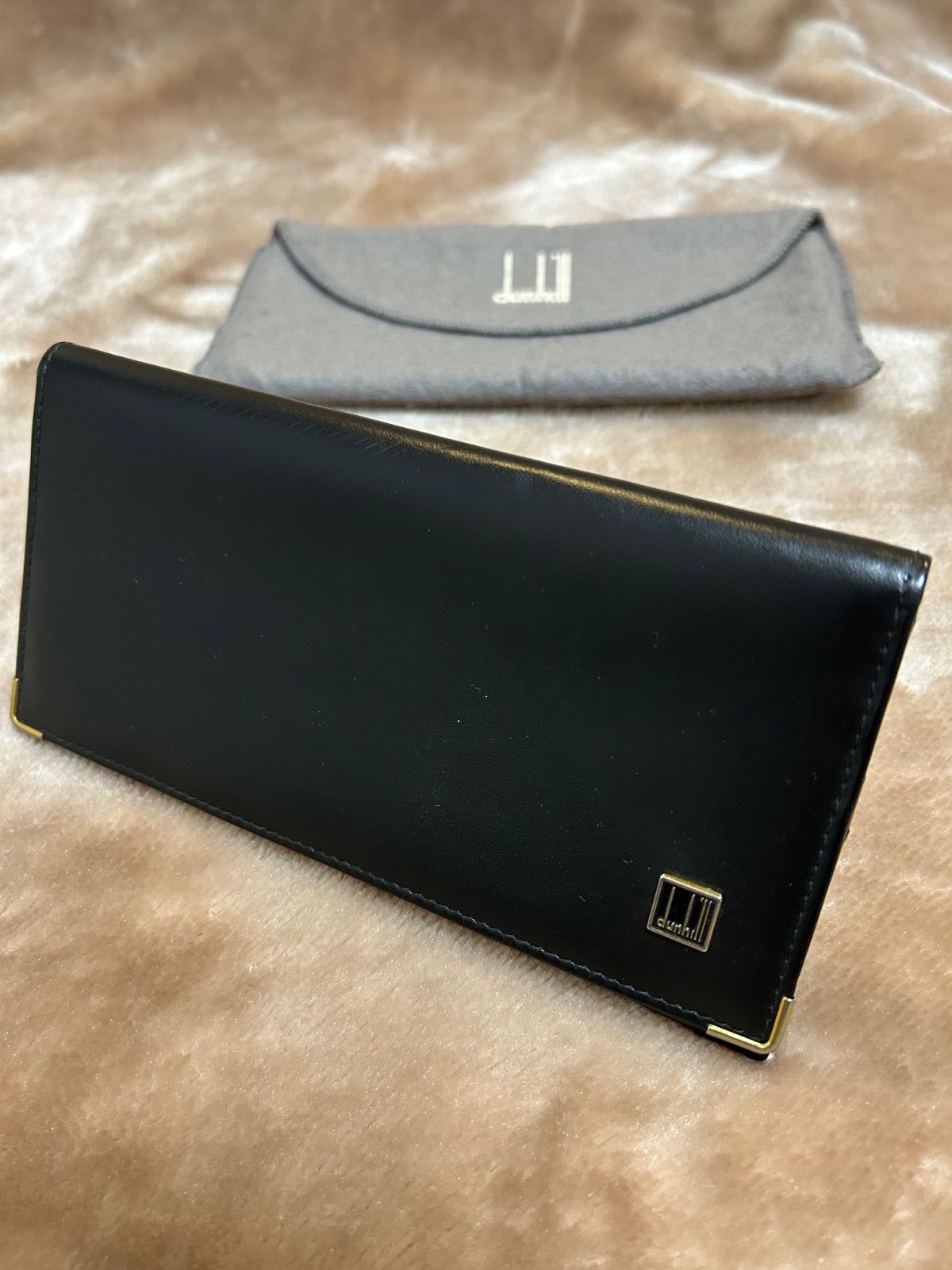 ダンヒルdunhillロングウォレット フラップ式二つ折り長財布 二つ折り財布 折財布 さいふ サイフ wallet 小銭入れ有 小銭入れアリ 小銭入れあり 小銭入れ付き black ブラック　黒色系 無地ロゴレザー保存袋メンズmen’s男性用紳士 ダンヒルdunhillロングウォレット フラップ式二つ折り長財布 二つ折り