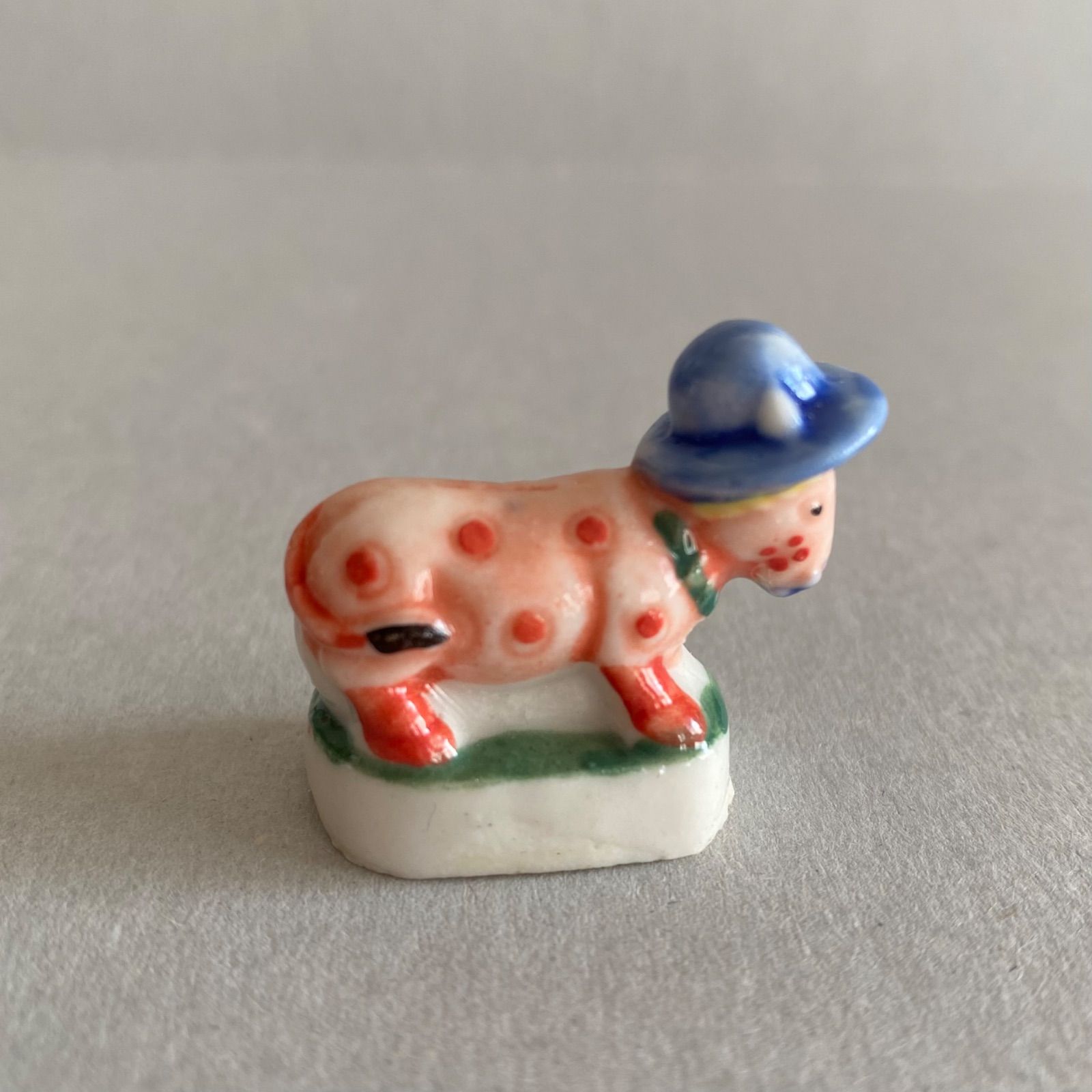 アザレのフェーブ／牛／フランス雑貨／陶器ミニチュア／ブロカント