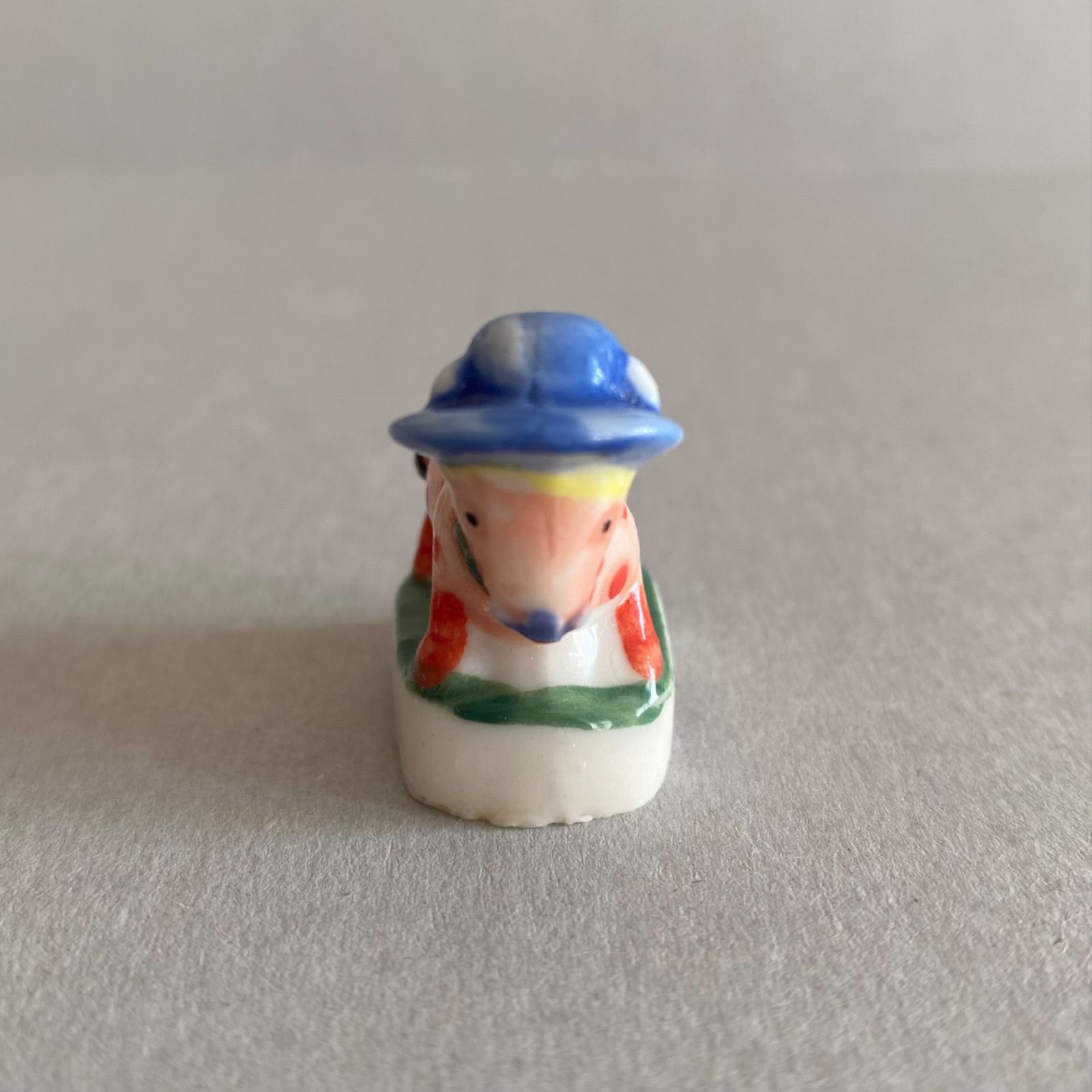 アザレのフェーブ／牛／フランス雑貨／陶器ミニチュア／ブロカント