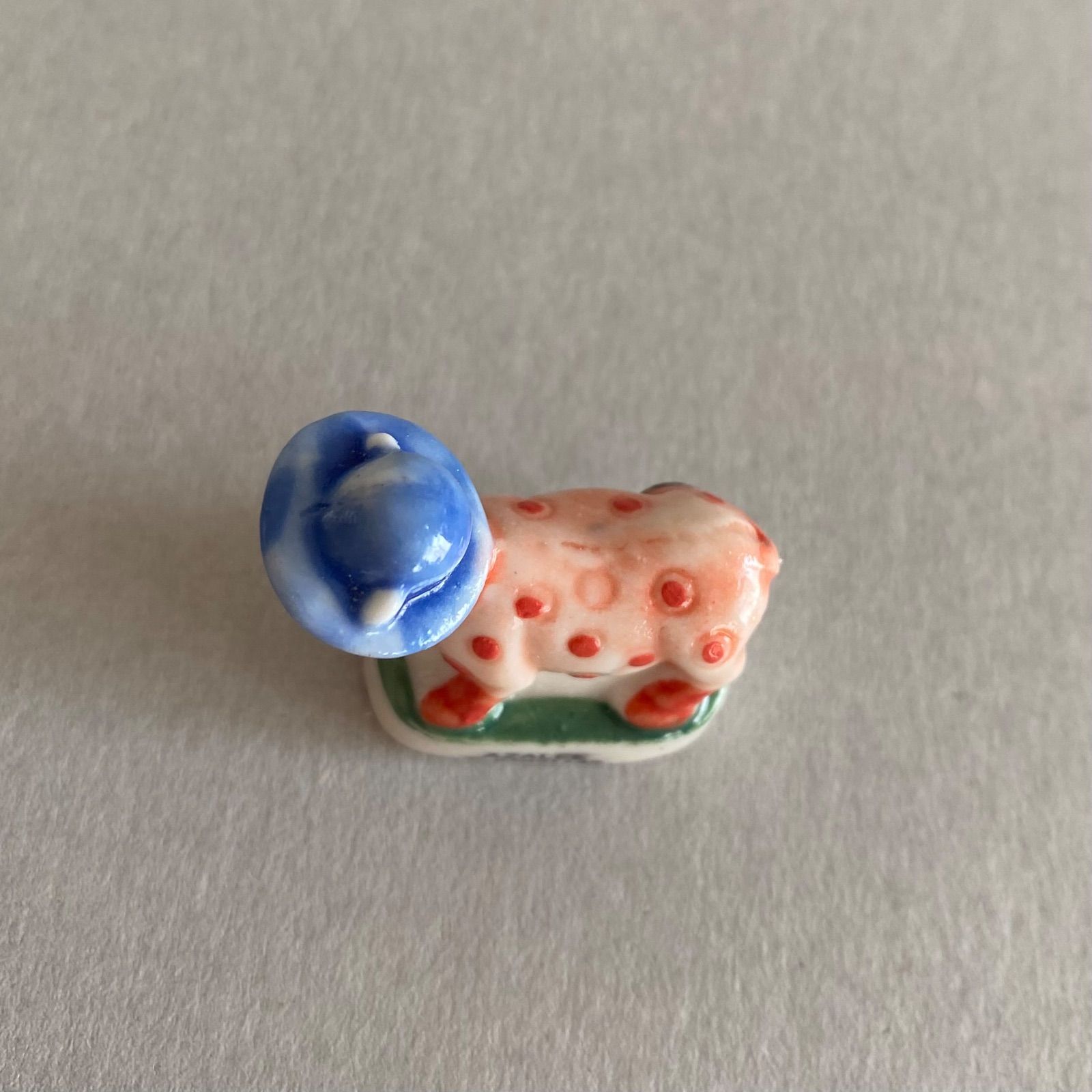 アザレのフェーブ／牛／フランス雑貨／陶器ミニチュア／ブロカント