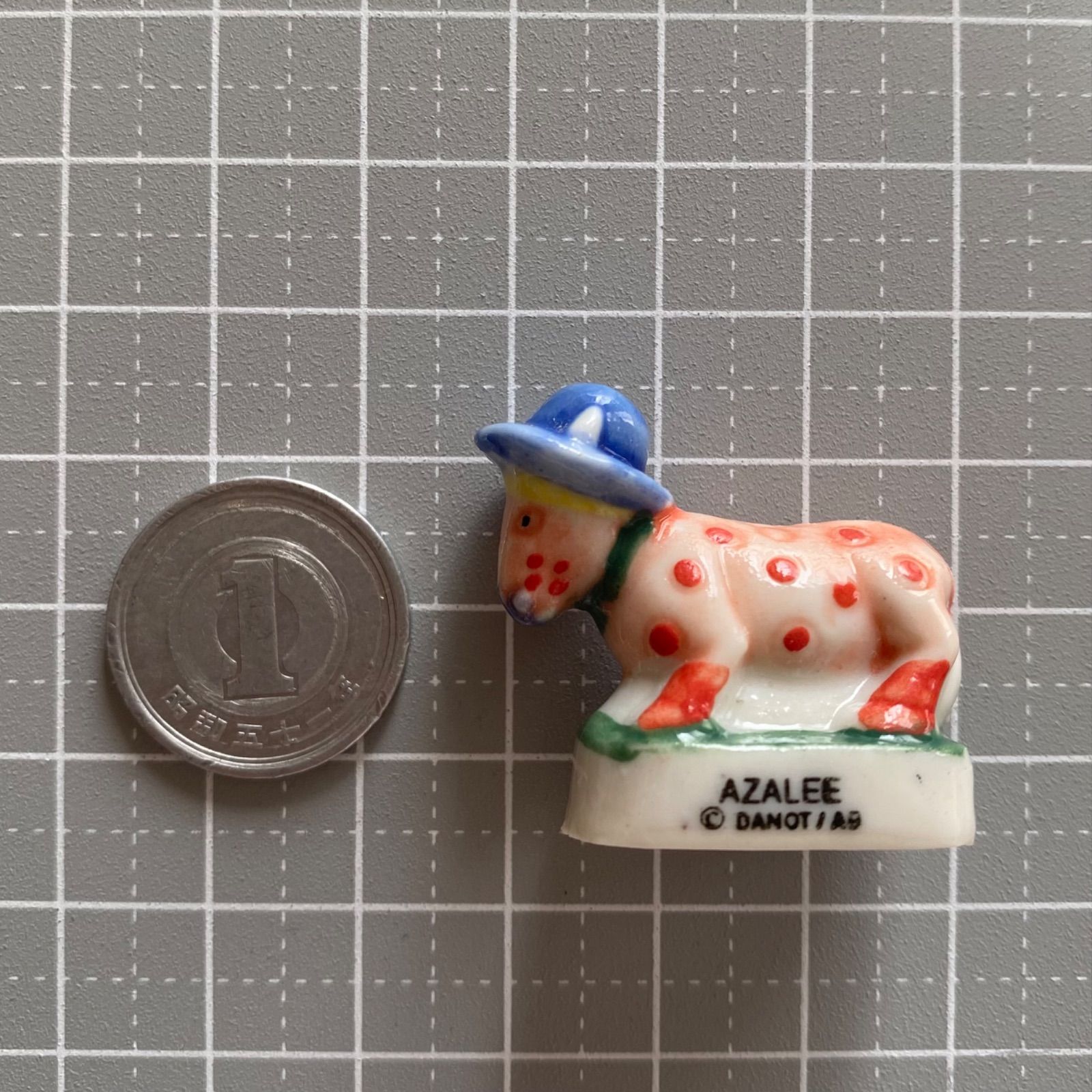 アザレのフェーブ／牛／フランス雑貨／陶器ミニチュア／ブロカント