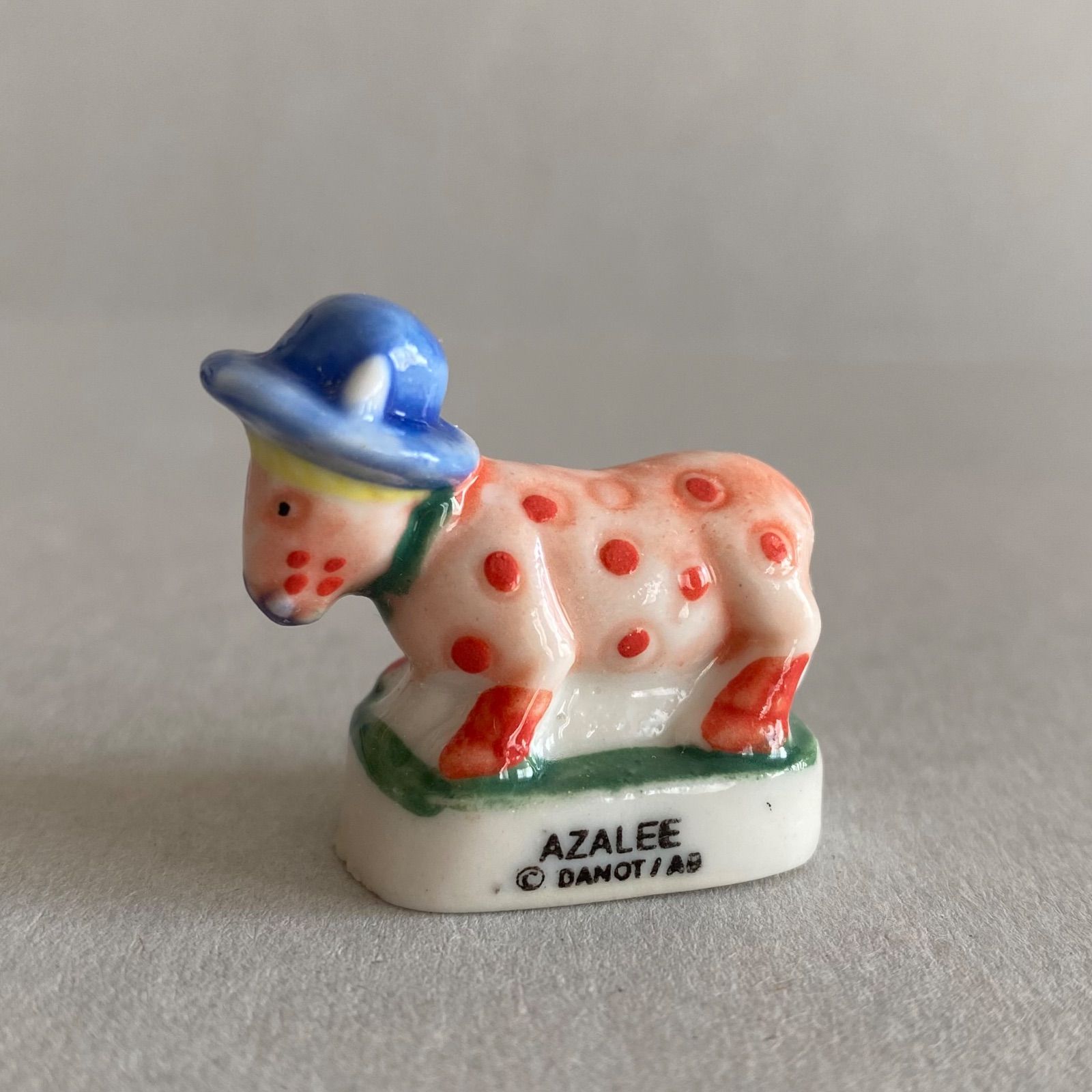 アザレのフェーブ／牛／フランス雑貨／陶器ミニチュア／ブロカント