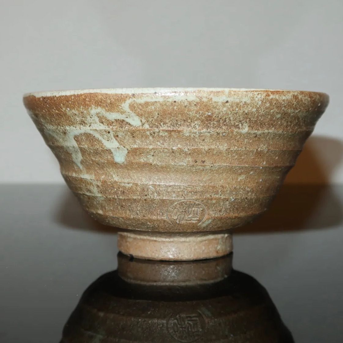 陶芸家　作家物　九代　長岡住右衛門　長岡空味 刷毛目茶碗　出雲　楽山焼　共箱 出雲焼 楽山窯 長岡住右衛門（空味）作 漢人画 茶碗 無傷 箱誂 保証